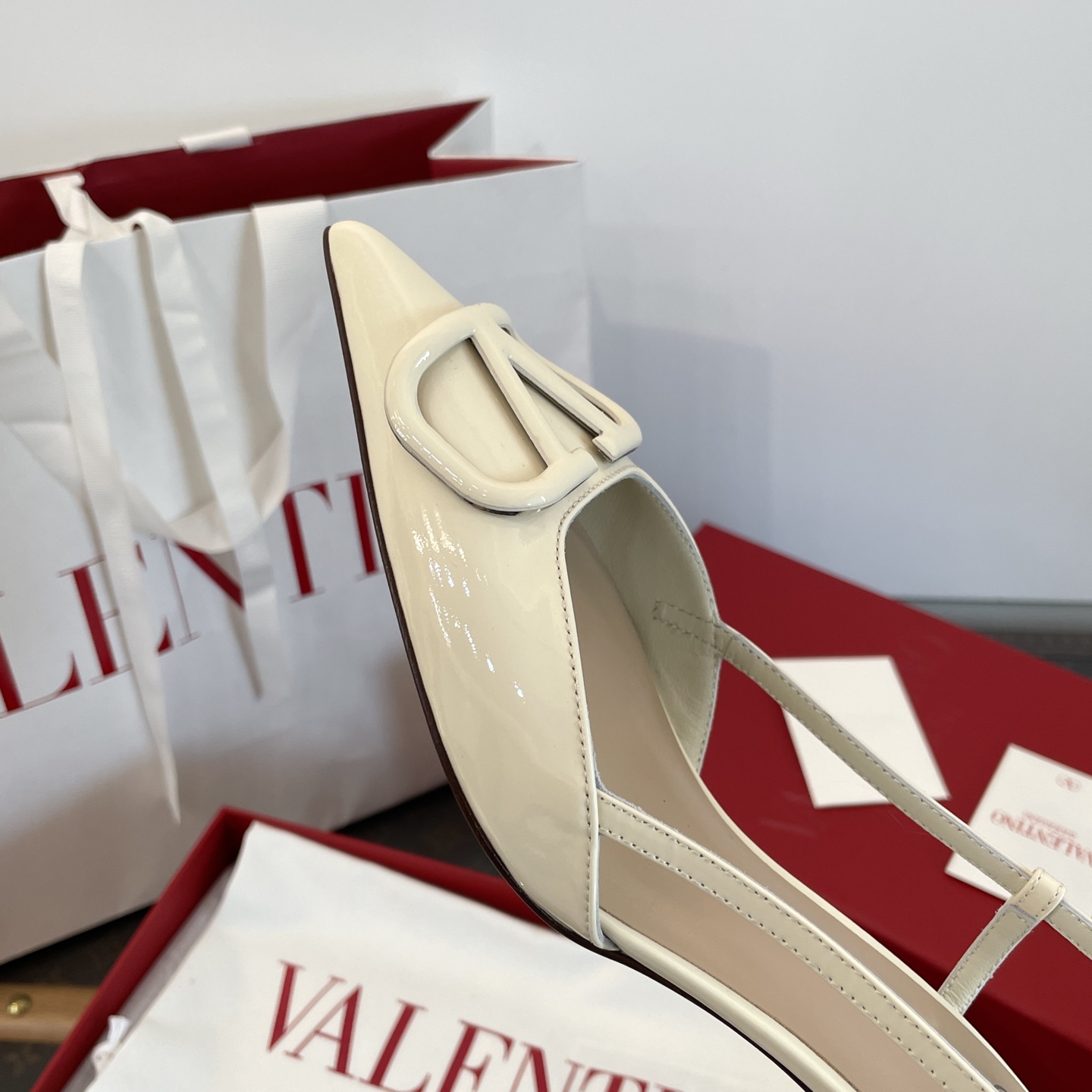 NO:249753,The heel is thin and the hardware buckle is freely adjusted and tight, and there is no need to worry about falling off the heel!  !  sandals sandals19860909后跟细带子五金扣～可自由调节松紧～不用担心掉跟！！,凉鞋,sandals,Women's Shoes