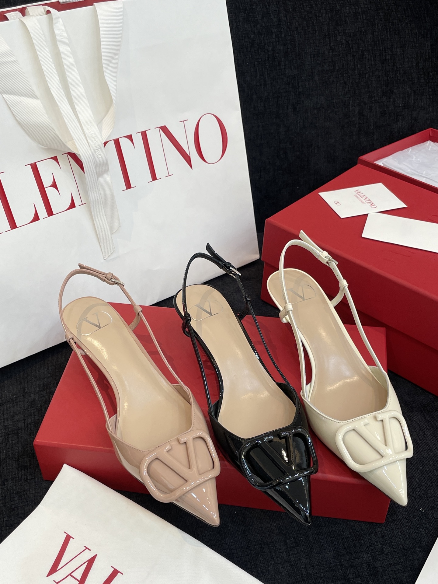 NO:494600,Please note that the return and exchange principle of the same model and the same color are one size difference. 34 and 40 are not returned or exchanged/Don't disturb those who mind, high heels, sandals, sandals, high heels19860909下单请注意 此工厂退换原则同款同色大小码相差一码 34和40不退不换/介意者勿扰,高跟鞋凉鞋,sandals,high heels,Women's Shoes