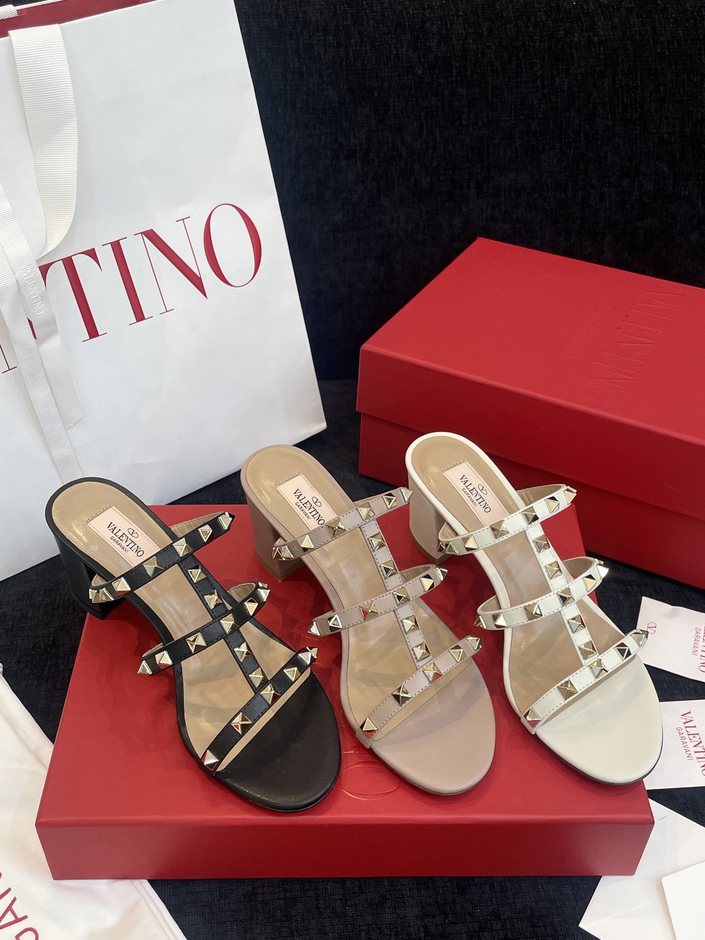 NO:494650,Please note that the return and exchange principle of the same model and the same color are one size difference. 34 and 40 are not returned or exchanged. If you mind, please do not disturb the high heels and slippers, high heels, slippers19860909下单请注意 此工厂退换原则同款同色大小码相差一码 34和40不退不换/介意者勿扰,高跟鞋拖鞋,high heels,slippers,Women's Shoes