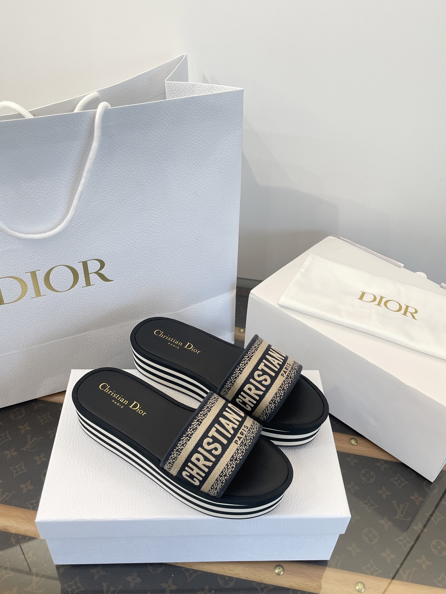 Dior 2022 水砖石 3代サンダル 立体レターデザイン+輸入ストーン 内外すべて本革 イタリア製本革底