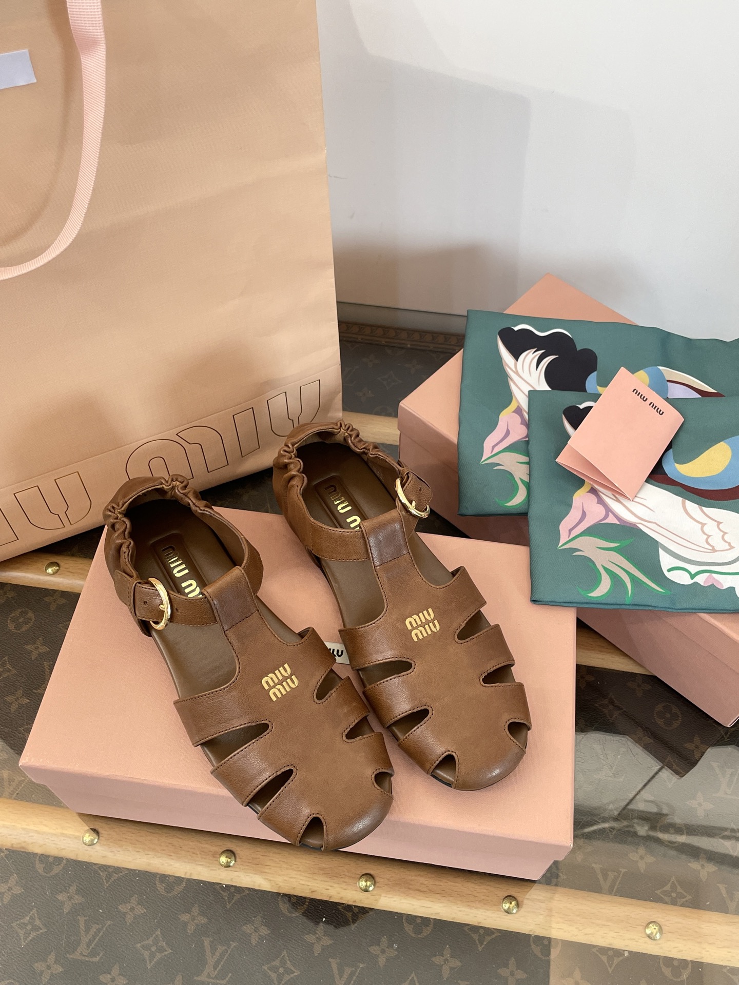 Miu Miu sandales de pêcheur en cuir d'agneau marron ajouré
