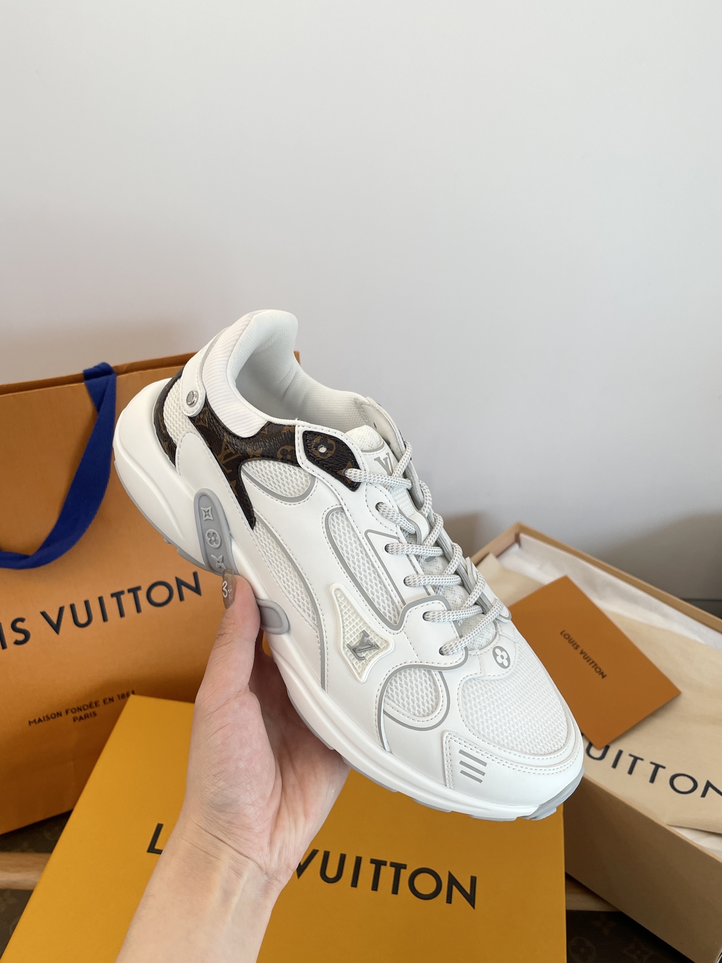 NO:413916,①Exclusive original version of the upper 1:1 customized ultra-fiber + presbyopia + printing + 3D imprinting process ②Fabric 2 imported DK fixed dye mesh cloth ③Inner breathable sandwich mesh cloth ④Exclusive original version of the foot pad 1:1 customized Oslei breathable U material + fit mesh cloth ⑤Exclusive original version of the sole 1:1 developed private mold custom double-color TU combination sole [sole height is about 4cm] Different from market currency ~ High quality is absolutely different, casual shoes/sports shoes, sneakers19860909①鞋面独家原版1:1定制超纤+老花+打印+3D压印工艺 ②面料2进口DK定染网布 ③内里透气三明治网布 ④垫脚独家原版1:1定制欧斯莱透气U材质+贴合网布 ⑤大底独家原版1:1开发私模定制双色TU组合大底【底高4cm左右】 区别市场通货～高品质绝对不一样,休闲鞋/运动鞋,sneakers,Women's Shoes