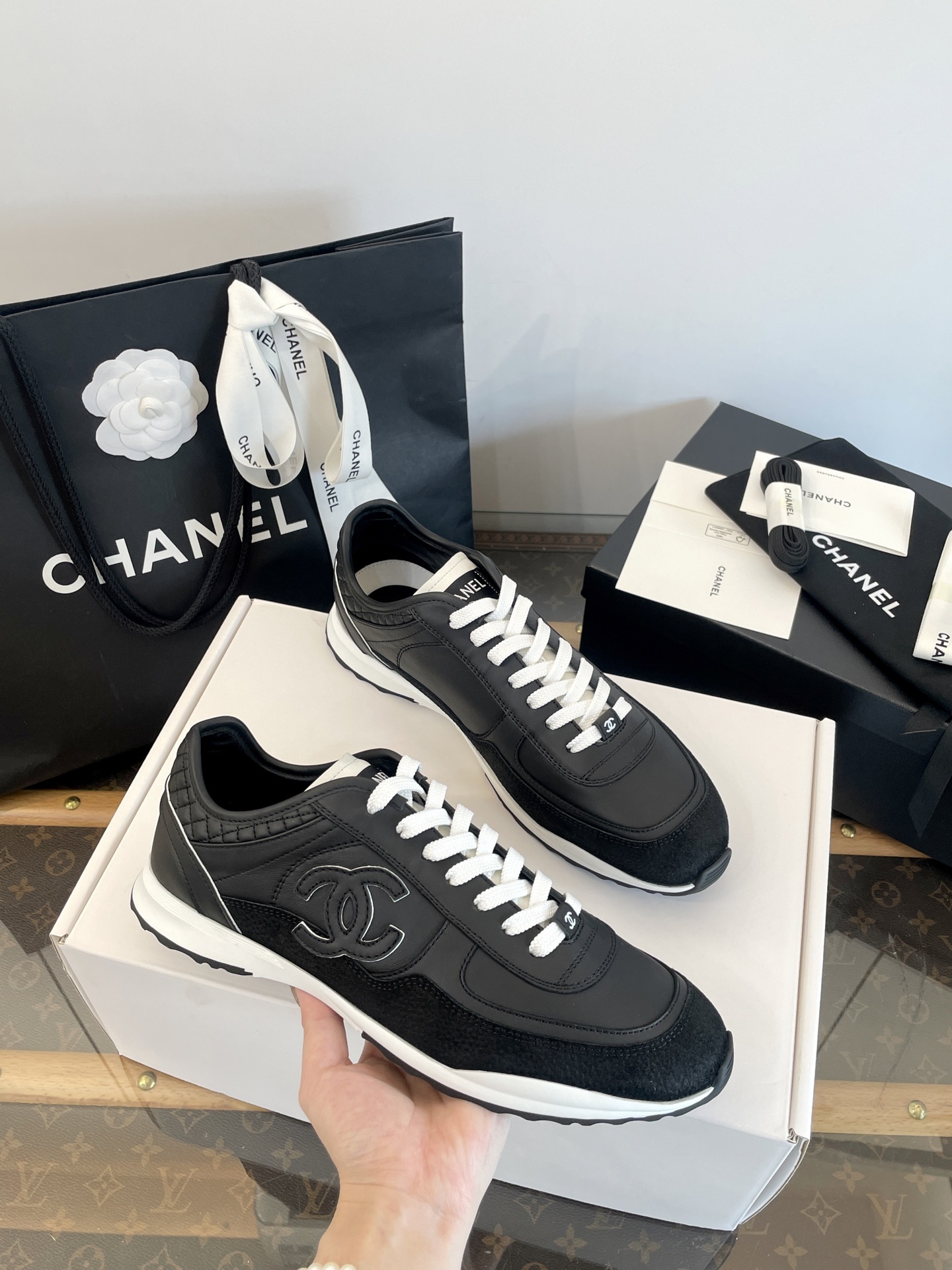NO:494748,Dongguan women, men *||Xiaoxiang double C casual men's sports sneakers/Deshen shoes [Top high-end quality of Guanda Factory] Men's style is out ~ full of vitality, thin and soft shoe body ~ light and breathable, huge and easy to wear, huge and comfortable, invincible versatile ~ walking 20,000 steps without tiring your feet all year round_Vertical shoe king Different from market currency ~ High quality is definitely different : Women's style 35, 36, 37, 38, 39, 40 Men's style 39, 40, 41, 42, 43, 44, casual shoes/sports shoes, sneakers19860909莞产女 男 *||小香双C大休闲男款运动球鞋/德训鞋【莞大厂顶级高端品质】 男款出来了～活力十足 又薄又软的鞋身～轻便透气 上脚巨巨好穿、巨巨舒适、无敌百搭～走两万步都不累脚～一年四季_百搭鞋王 区别市场通货～高品质肯定不一样 : 女款35、36、37、38、39、40 男款39、40、41、42、43、44、,休闲鞋/运动鞋,sneakers,Women's Shoes