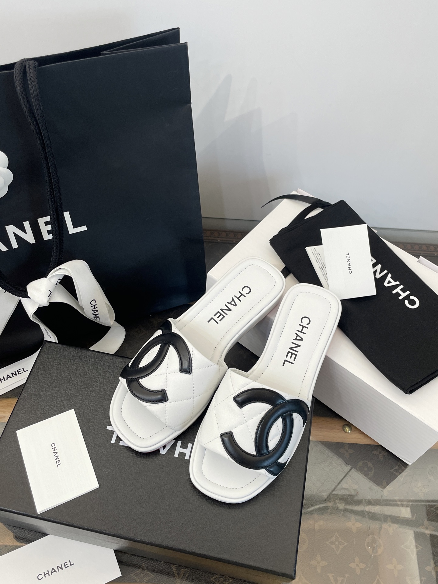 Chanel CC Logo Slide Sandals: Chic Comfort for Summer Outings 7 i1750444146285 1021 0 5