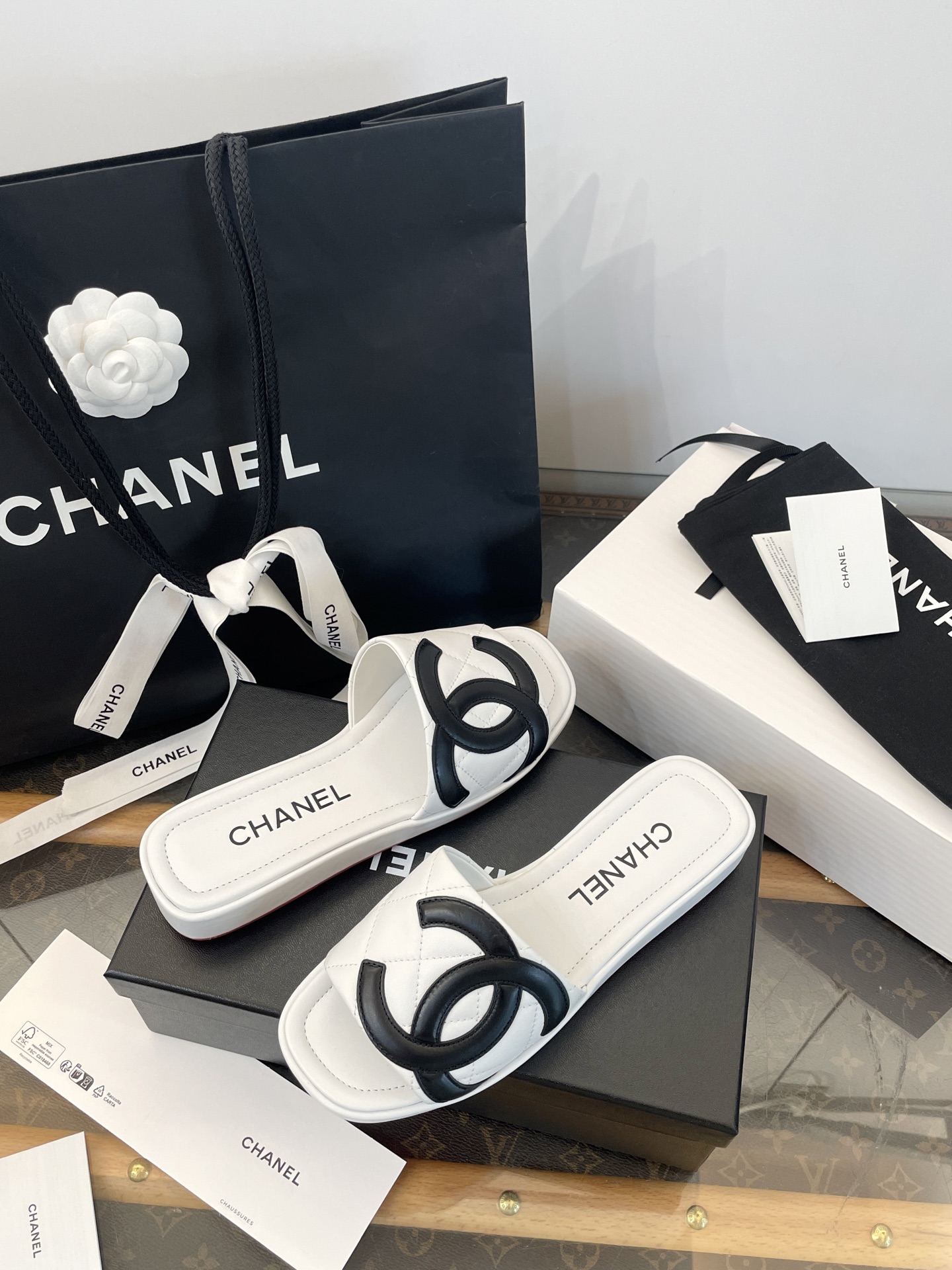 Chanel CC Logo Slide Sandals: Chic Comfort for Summer Outings 10 i1750444147595 5795 0 8