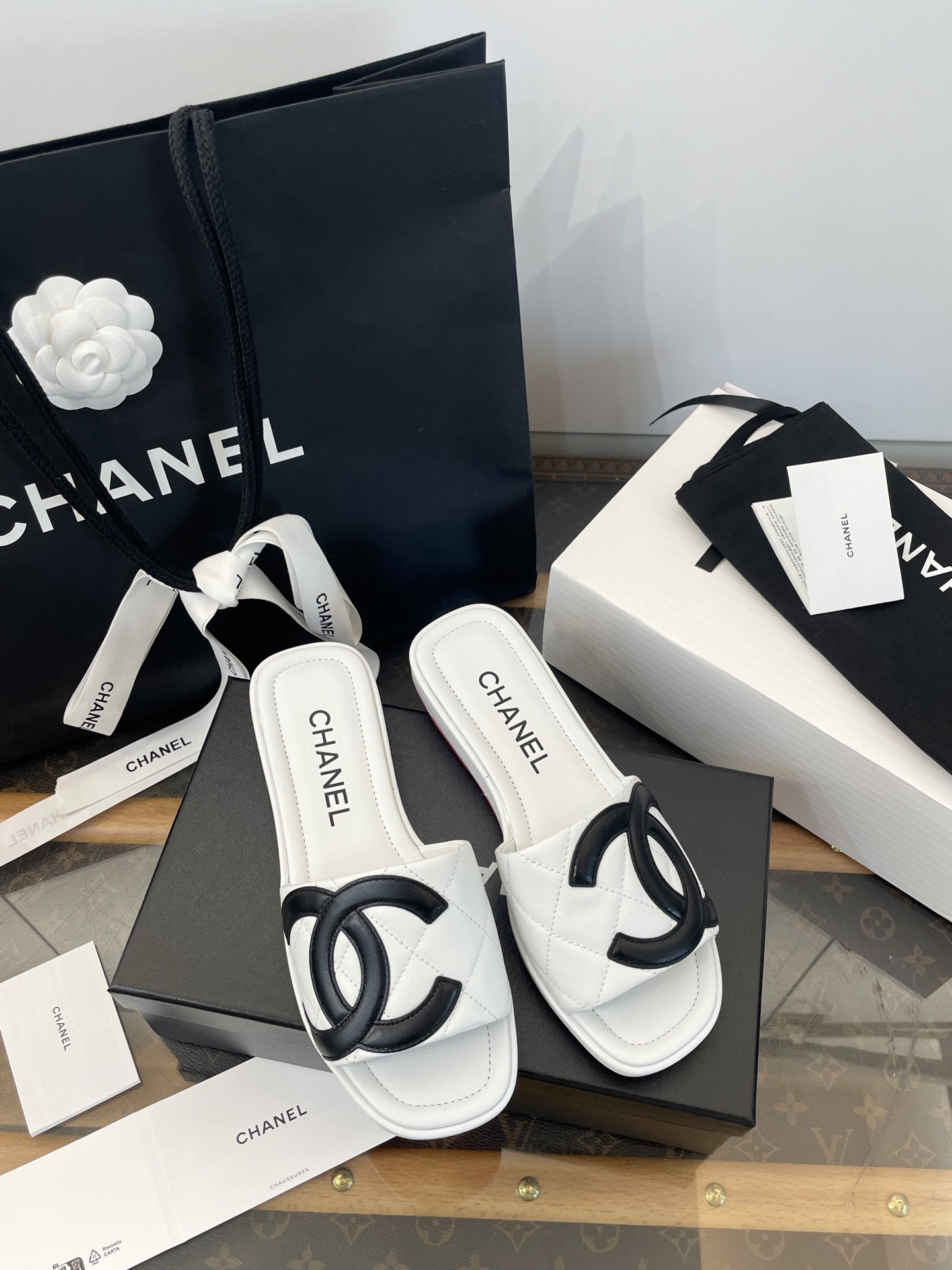Chanel CC Logo Slide Sandals: Chic Comfort for Summer Outings 5 i1750444147666 8134 0 3