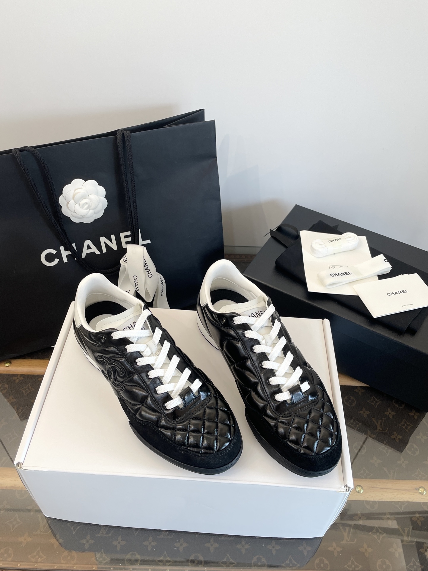 NO:494783,Dongguan | Men's model *|| Xiaoxiang boy's model diamond pattern three generations double C football shoes [high-end top quality of large factories] Purchase quality ~ no pressure to enter and exit Xiaoxiang men's football shoes ~ so handsome ~ super high-quality and texture ~ It is huge and easy to wear on the feet, huge and comfortable, huge and high-end ~ very nice ~ all seasons __ versatile shoe king Different from market currency ~ high quality is absolutely different Men's model: 40, 41, 42, 43, 44, casual shoes/sports shoes, sneakers19860909莞产｜男款 *|| 小香男生款 菱格纹三代 双C 足球鞋【大厂高端顶级品质】 代购品质～出入无压力 小香男款足球鞋～太帅了～超级高级有质感～ 上脚巨巨好穿、巨巨舒适、巨高级～又帅又酷非常nice～一年四季__百搭鞋王 区别市场通货～高品质绝对不一样 男款: 40、41、42、43、44,休闲鞋/运动鞋,sneakers,Women's Shoes