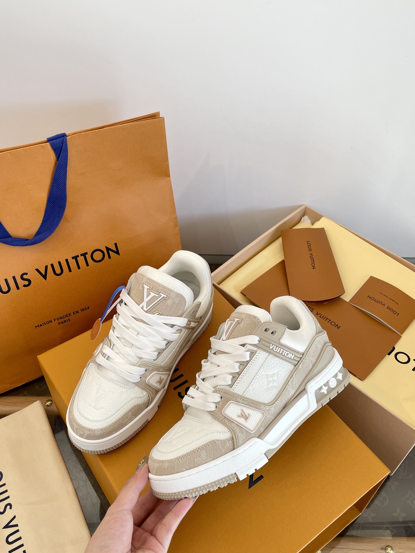 NO:475330,Men and women couples 1 Lujia brand|| 2025 denim series new color matching Men and women sports shoes Trainer 2025 Pink/Beige/Minn Green/~The latest color matching of denim series Too fresh ~ Too young ~ The appearance is full ~ Too handsome ~ Unexpectedly good wear ~ Super versatile versatile ~ No matter what occasion it is, it can be fashionable without exaggeration ~ No matter what the gender is, it must be worn... Different from market currency ~ The quality of top purchasing agents is absolutely different Women's size 35-39 Men's size 39-45, casual shoes/sneakers, louis vuitton, louis vuitton, sneakers19860909男女情侣款 1驴家牌||2025牛仔系列新配色 男女同款运动鞋 Trainer 2025 粉色/米色/薄荷绿/～牛仔系列最新配色 太清新了～太少年感啦～颜值拉满～太帅了～意外的好穿～超级百搭万能搭配～无论在什么场合都能时尚而不浮夸～不分男女～无性别穿搭必选…… 区别市场通货～顶级代购品质绝对不一样 女码35-39 男码39-45,休闲鞋/运动鞋,louis vuitton,louis vuitton,sneakers,Women's Shoes