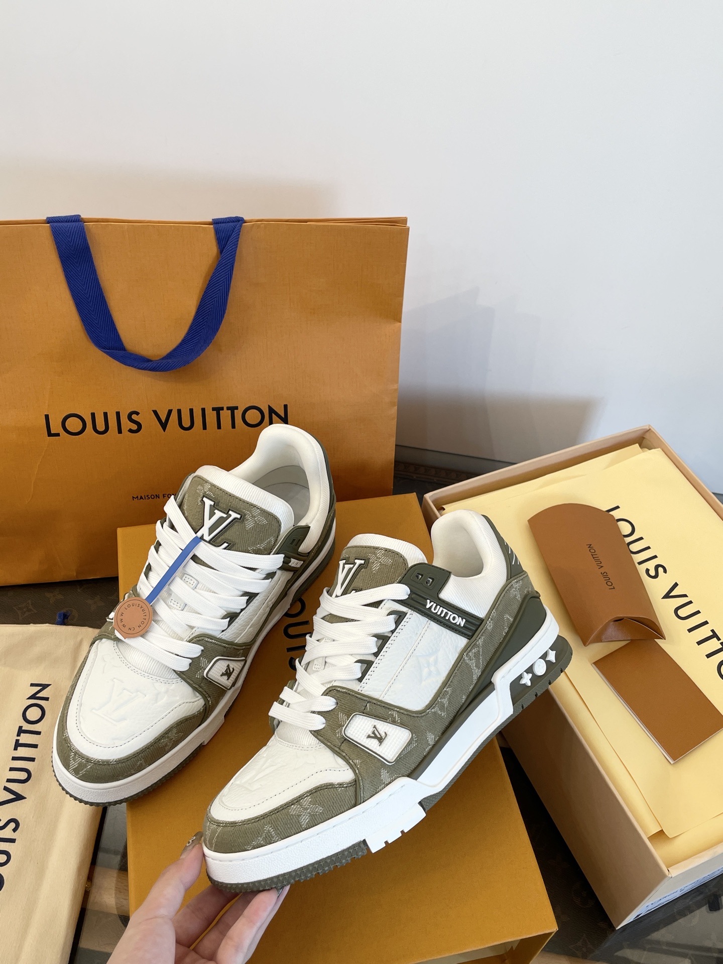 NO:475337,Men and women couples 1 Lujia brand|| 2025 denim series new color matching Men and women sports shoes Trainer 2025 Pink/Beige/Minn Green/~The latest color matching of denim series Too fresh ~ Too young ~ The appearance is full ~ Too handsome ~ Unexpectedly good wear ~ Super versatile versatile ~ No matter what occasion it is, it can be fashionable without exaggeration ~ No matter what the gender is, it must be worn... Different from market currency ~ The quality of top purchasing agents is absolutely different Women's size 35-39 Men's size 39-45, casual shoes/sneakers, louis vuitton, louis vuitton, sneakers19860909男女情侣款 1驴家牌||2025牛仔系列新配色 男女同款运动鞋 Trainer 2025 粉色/米色/薄荷绿/～牛仔系列最新配色 太清新了～太少年感啦～颜值拉满～太帅了～意外的好穿～超级百搭万能搭配～无论在什么场合都能时尚而不浮夸～不分男女～无性别穿搭必选…… 区别市场通货～顶级代购品质绝对不一样 女码35-39 男码39-45,休闲鞋/运动鞋,louis vuitton,louis vuitton,sneakers,Women's Shoes