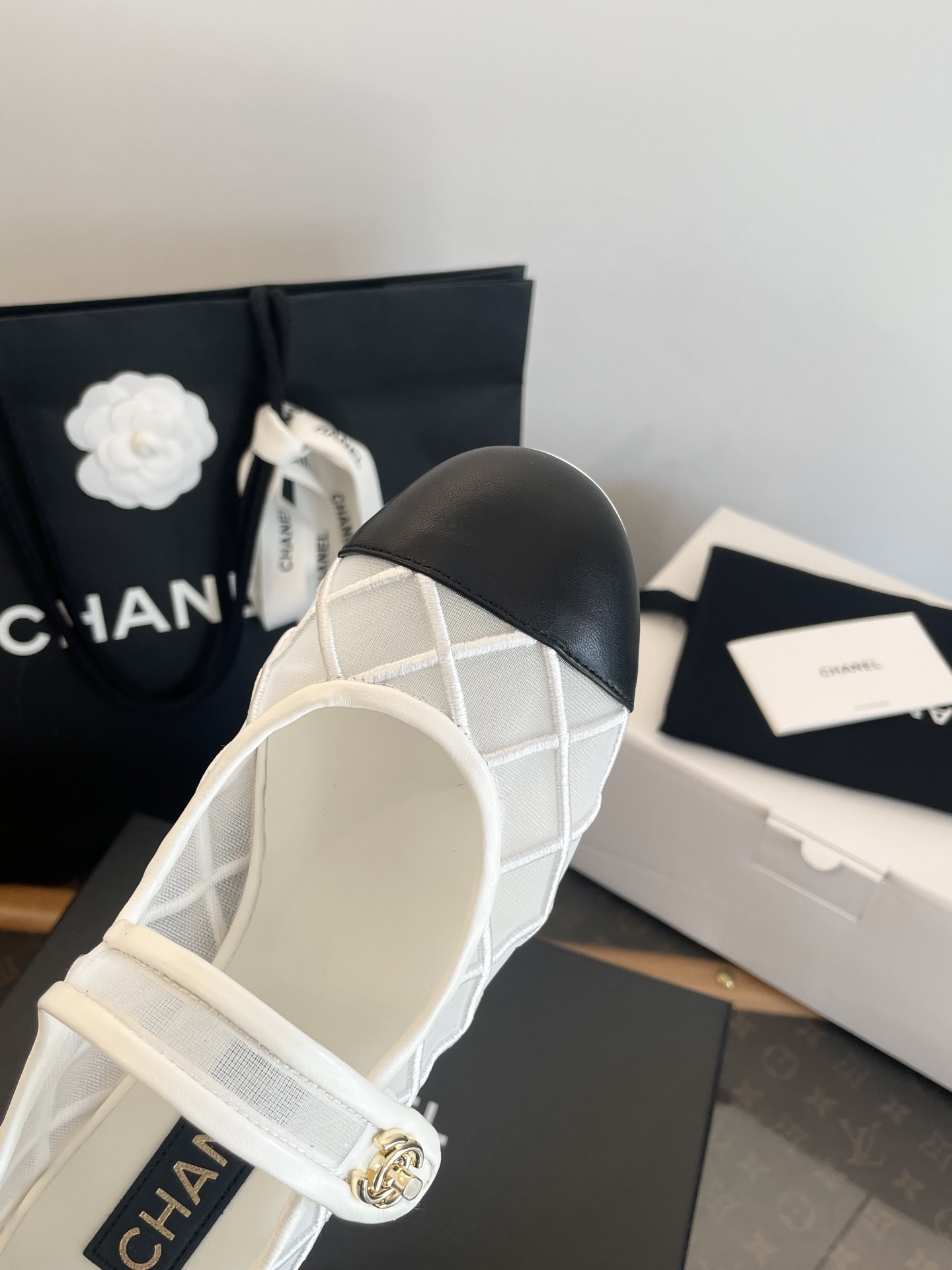 NO:468052,: Details, differentiate the market version!  The smoothness of waistline lasting, details, fabric, workmanship, and flying needle threading ~ full of craftsmanship ~ they are really perfect ~ it takes more than ten years of skill for masters from major factories to achieve single shoes19860909: 细节图 区别市场版本！ 腰线楦型、细节、面料、做工、飞针走线的流畅度～工艺满满～真的都是完美无可挑剔～大厂师傅十几年功力才能达到,单鞋,Women's Shoes