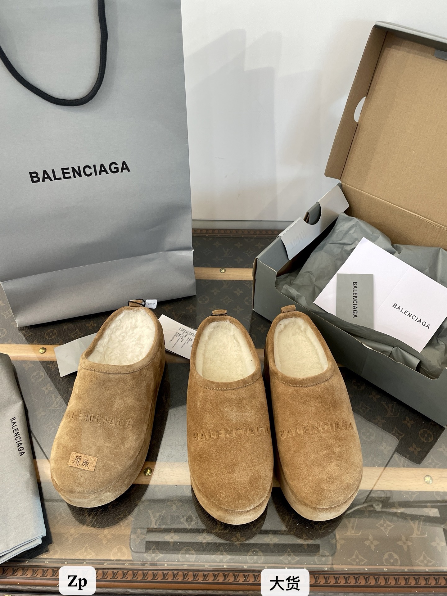 NO:563223,The original large-scale products are exclusively purchased from the market counters. They are not made based on pictures ~ Exclusive 1:1 original development ~ Distinguish the market currency ~ High quality is absolutely completely different, half-mogging fur shoes19860909原版大货 市场独家购入专柜 并不是看图做货～独家1:1原版开发～ 区别市场通货～高品质绝对完全不一样,半拖毛毛鞋,Women's Shoes