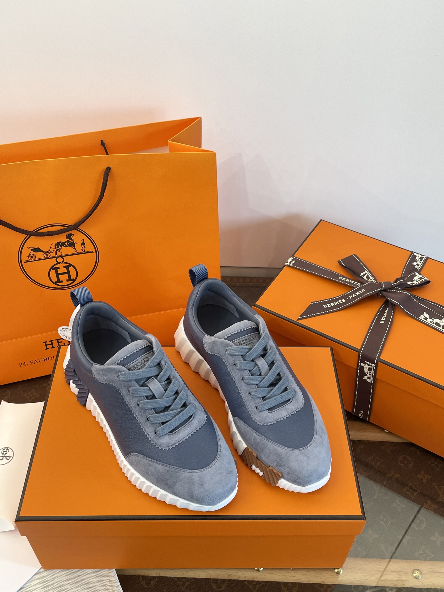 NO:563373,Produced in Wandan *||Herm*es height casual sports shoes [Wandachang top purchasing quality] Super purchasing quality ~ no pressure to get in and out Herm*es | Bouncing sneakers comfortable + beautiful + increased height 4cm lightweight thick sole ~ taller and slimmer The upper foot looks twice as good as the real thing ~ super high-end, easy to wear, extremely high commuting rate ~ all year round ~ great for daily matching Different market currency ~ top quality purchasing is definitely different  35, 36, 37, 38, 39, 40,, casual shoes/sports shoes, hermes, hermes, sneakers19860909莞产 *||爱马家增高休闲运动鞋【莞大厂顶级代购品质】 超代购品质～出入无压力 Herm*es | Bouncing运动鞋 舒适+颜值+增高 4cm轻便厚底～增高又显瘦 上脚比实物好看倍～巨高级、巨好穿、通勤率极高～一年四季～日常巨好搭配 区别市场通货～代购顶级品质绝对不一样 35、36、37、38、39、40、,休闲鞋/运动鞋,hermes,hermes,sneakers,Women's Shoes