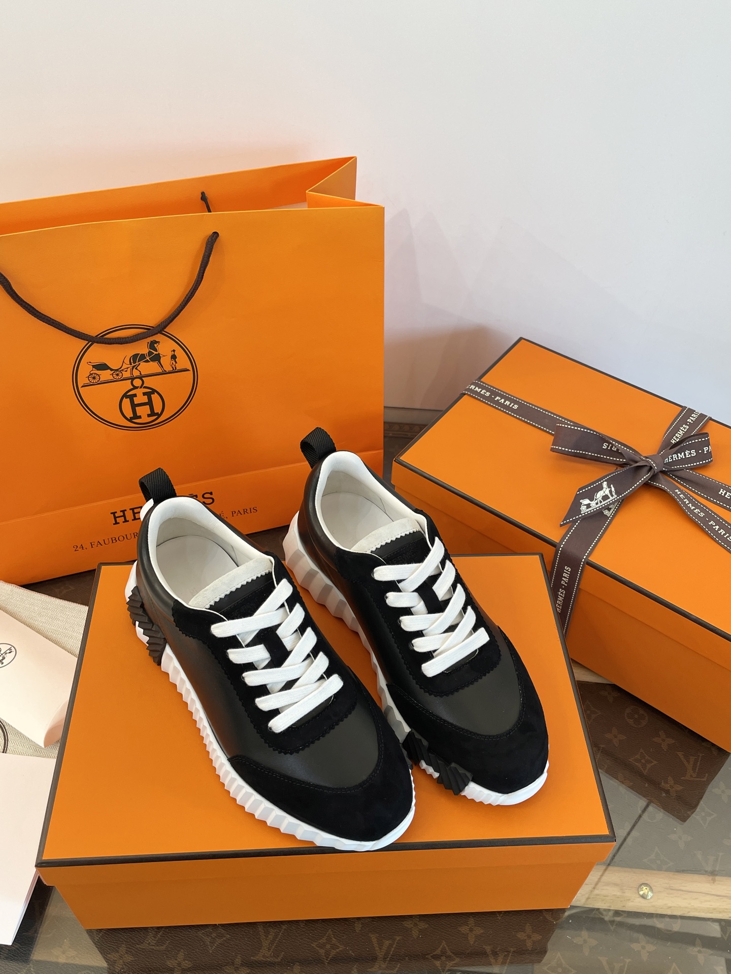 NO:563363,Produced in Wandan *||Herm*es height casual sports shoes [Wandachang top purchasing quality] Super purchasing quality ~ no pressure to get in and out Herm*es | Bouncing sneakers comfortable + beautiful + increased height 4cm lightweight thick sole ~ taller and slimmer The upper foot looks twice as good as the real thing ~ super high-end, easy to wear, extremely high commuting rate ~ all year round ~ great for daily matching Different market currency ~ top quality purchasing is definitely different  35, 36, 37, 38, 39, 40,, casual shoes/sports shoes, hermes, hermes, sneakers19860909莞产 *||爱马家增高休闲运动鞋【莞大厂顶级代购品质】 超代购品质～出入无压力 Herm*es | Bouncing运动鞋 舒适+颜值+增高 4cm轻便厚底～增高又显瘦 上脚比实物好看倍～巨高级、巨好穿、通勤率极高～一年四季～日常巨好搭配 区别市场通货～代购顶级品质绝对不一样 35、36、37、38、39、40、,休闲鞋/运动鞋,hermes,hermes,sneakers,Women's Shoes