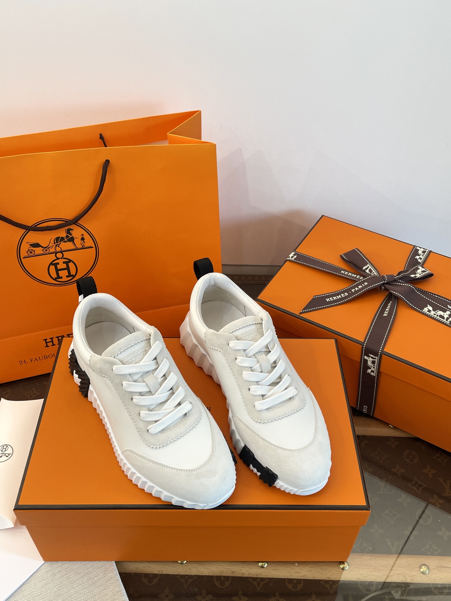 NO:563386,Produced in Wandan *||Herm*es height casual sports shoes [Wandachang top purchasing quality] Super purchasing quality ~ no pressure to get in and out Herm*es | Bouncing sneakers comfortable + beautiful + increased height 4cm lightweight thick sole ~ taller and slimmer The upper foot looks twice as good as the real thing ~ super high-end, easy to wear, extremely high commuting rate ~ all year round ~ great for daily matching Different market currency ~ top quality purchasing is definitely different  35, 36, 37, 38, 39, 40,, casual shoes/sports shoes, hermes, hermes, sneakers19860909莞产 *||爱马家增高休闲运动鞋【莞大厂顶级代购品质】 超代购品质～出入无压力 Herm*es | Bouncing运动鞋 舒适+颜值+增高 4cm轻便厚底～增高又显瘦 上脚比实物好看倍～巨高级、巨好穿、通勤率极高～一年四季～日常巨好搭配 区别市场通货～代购顶级品质绝对不一样 35、36、37、38、39、40、,休闲鞋/运动鞋,hermes,hermes,sneakers,Women's Shoes