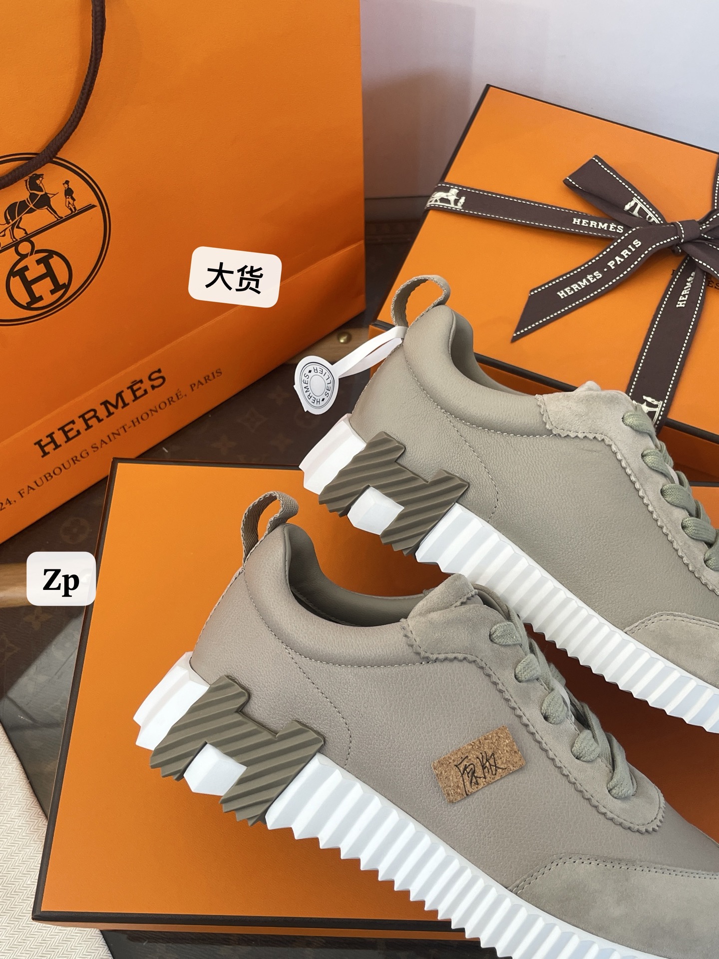 NO:563377,Welcome to tell the truth. The soles of this style are sold in 90% of the market now. They are not made of the original material at all. We have always released them later than the market. We spent a lot of time and money on development. We just insist on high-end 1:1 perfect version. If we can’t do it perfectly, we will never ship it. Casual shoes/sports shoes, sneakers19860909欢迎任意 讲真此款家大底 现在市场90都是～完全不对原版材质的 咱家一向出的比市场晚～花了好大心思～重金开发～只为一直坚持高端 1:1 完美对版～做不到完美绝不出货,休闲鞋/运动鞋,sneakers,Women's Shoes