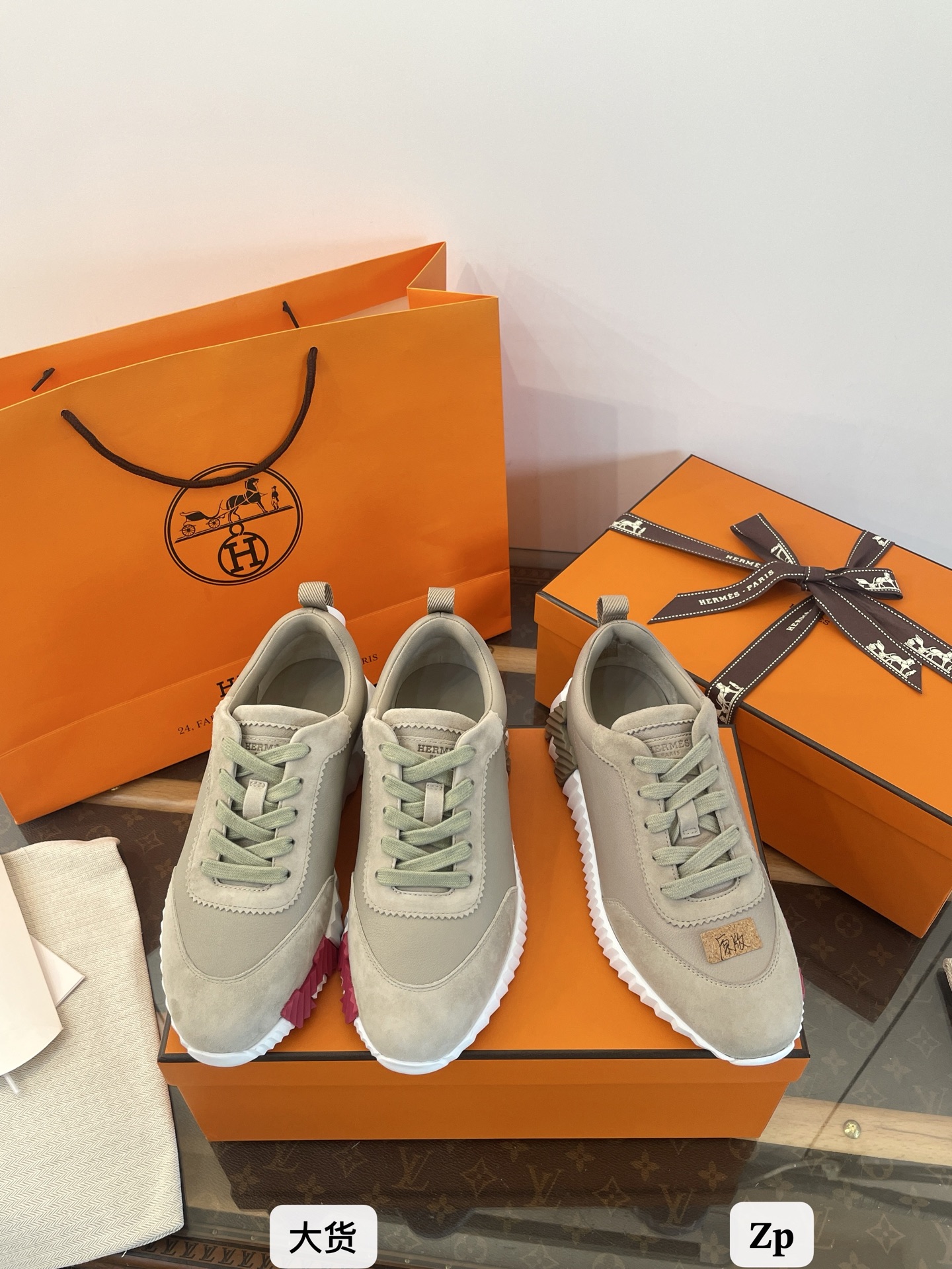 NO:563381,Original large-scale products, exclusive purchase counters in the market, not making products by looking at pictures ~ not just bragging that you are the same ~ seeing is believing ~ comparison pictures are the greatest sincerity in development, casual shoes/sports shoes, sneakers19860909原版大货 市场独家购入专柜 并不是看图做货～不会只吹嘘自己一样～眼见为实～对比图就是最大的开发诚意,休闲鞋/运动鞋,sneakers,Women's Shoes