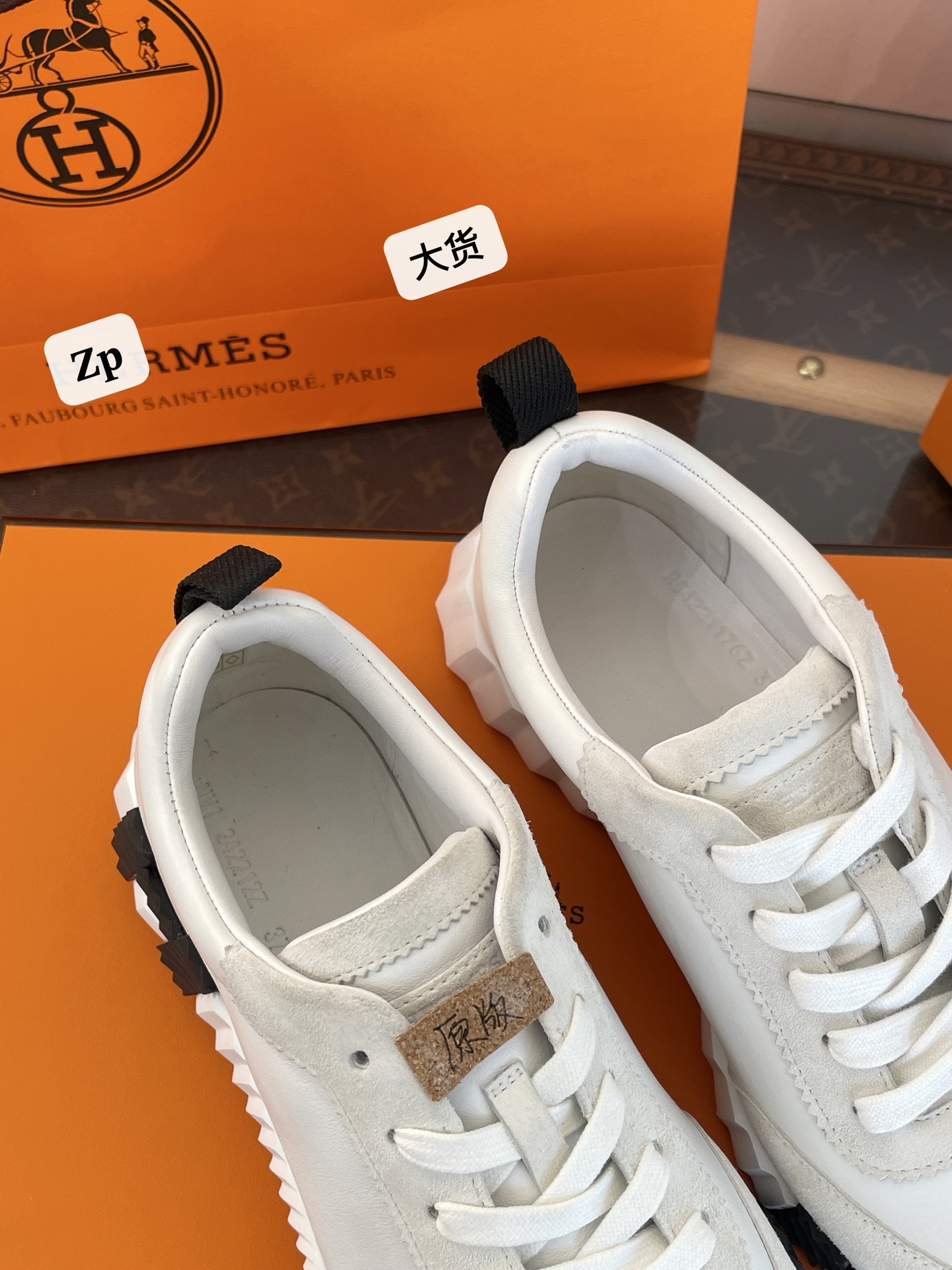 NO:563385,Original big product Exclusive original 1:1 heavily invested in development and upgraded private model I outsole + inlaid H-piece TU material ~ as always, real materials, high elastic cushioning and ultra-light, light and comfortable to wear ~ can walk 20,000 steps!  !  All kinds of craftsmanship pay attention to every detail. The [good] restoration degree is 99.9. Produced by a large factory ~ It is definitely not the kind of quality that a small workshop can compare with!  !  ,casual shoes/sports shoes,sneakers19860909原版大货 独家原版1:1重金开发升级私模I大底+镶嵌H片TU材质～一如既往真材实料 高弹缓震超轻,穿起来轻便又舒适～能暴走2w步！！ 各种工艺一点小小细节都不放过[好的]还原度99.9 大工厂出品～绝对不是那种小作坊能比拟的品质！！,休闲鞋/运动鞋,sneakers,Women's Shoes