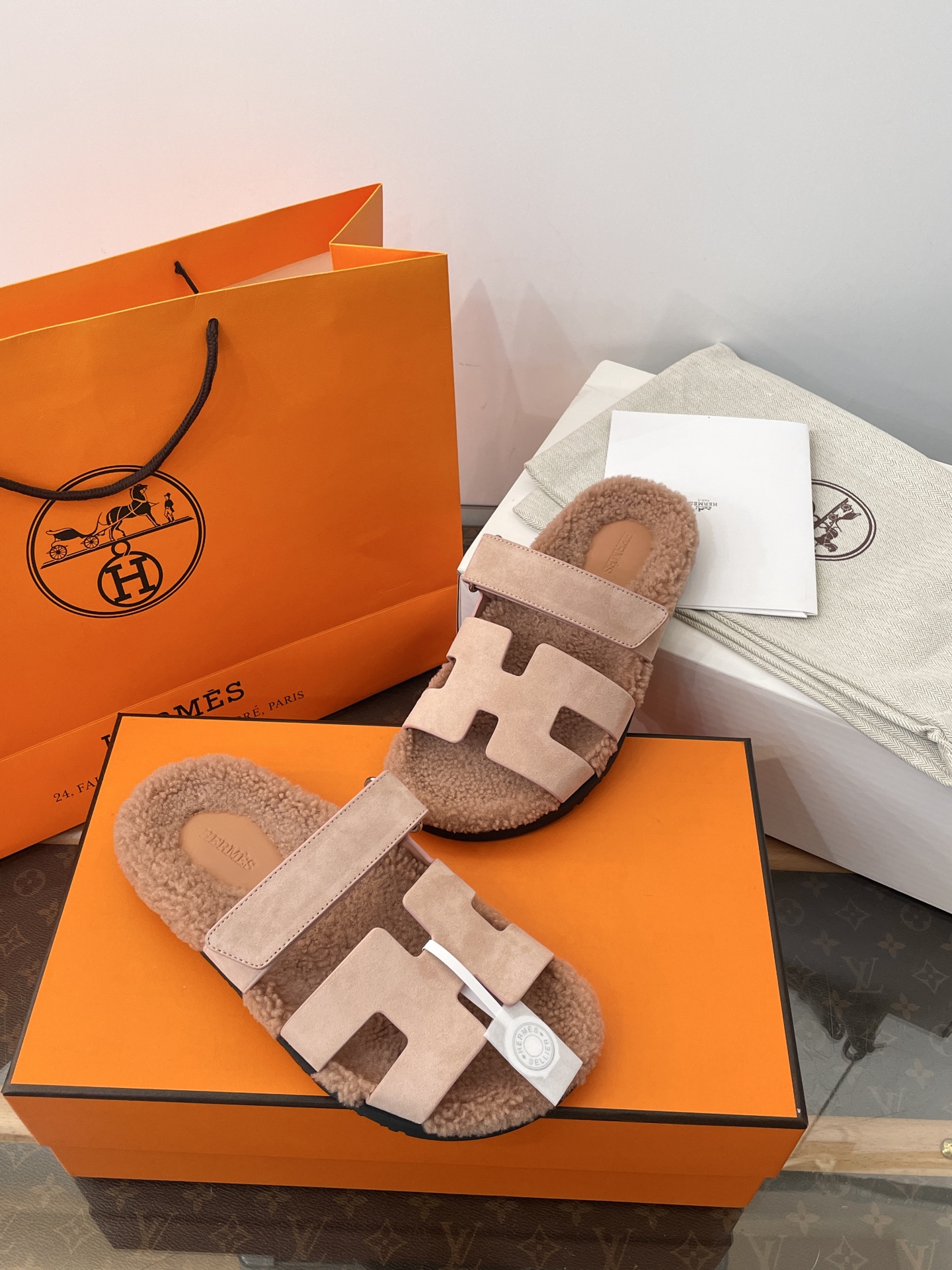 NO:563331,Produced in Wanguan *||Aimajia 'suede surface' Teddy Mao Mao Mao Mao Mao Mao Mao Mao Mao Mao Mao Mao Mao Mao Mao Mao Mao Mao Mao Mao Mao Mao Mao Mao Mao Mao Mao Mao Mao Mao Mao Mao Mao Mao Mao Mao Mao Mao Mao Mao Mao Mao Maojiu's slippers [Wandachang's top quality]  35, 36, 37, 38, 39, 40, 41, fur shoes and slippers, hermes, slippers, chamois leather19860909莞产 *||爱马家“麂皮面”泰迪毛二舅毛毛拖 【莞大厂顶级高端品质】 *è懒人毛毛二舅拖鞋 颜值+舒适度+保暖 上脚软fufu～超级舒服～一脚蹬_随性出门～懒人秋冬必备款～高级百搭之王 区别市场通货～高端品质绝对不一样 35、36、37、38、39、40、41、,毛毛鞋拖鞋,hermes,slippers,chamois leather,Women's Shoes