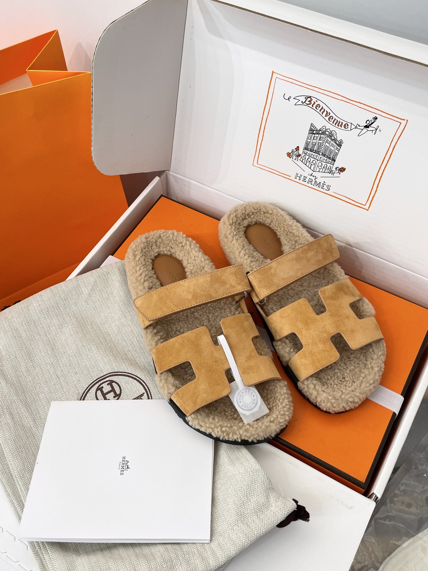 NO:563343,Look for our consistent full set of packaging, which is completely different from the market currency ~ purchasing agent quality ~ furry shoes, slippers, slippers19860909认准咱家一致全套包装 区别市场通货～代购级品质～完全不一样,毛毛鞋拖鞋,slippers,Women's Shoes