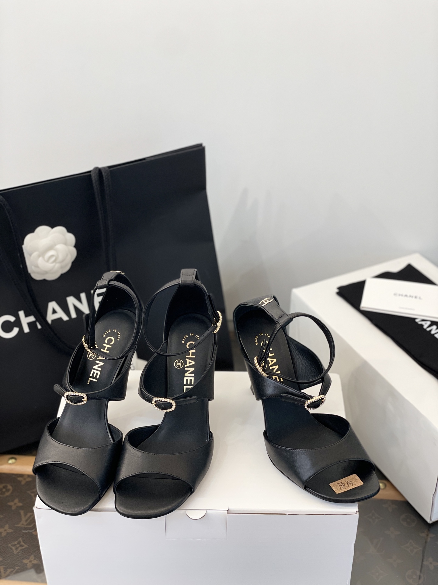 NO:563137,Original large-scale goods. Exclusive purchases from counters in the market are not based on pictures. Seeing is believing. Comparison pictures are the greatest sincerity in development. High-heeled shoes, sandals, high heels19860909原版大货 市场独家购入专柜并不是看图做货～ 眼见为实～对比图就是最大的开发诚意,高跟鞋凉鞋,sandals,high heels,Women's Shoes