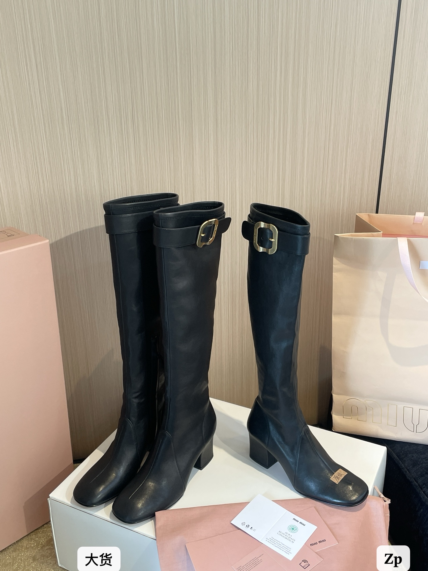 NO:578163,The original large-scale products are purchased exclusively from counters in the market. We do not make products based on pictures. We do not just brag that we are the same. Seeing is believing. The comparison pictures are the greatest sincerity in development. Boots, boots19860909原版大货 市场独家购入专柜 并不是看图做货～不会只吹嘘自己一样～眼见为实～对比图就是最大的开发诚意,靴子,boots,Women's Shoes