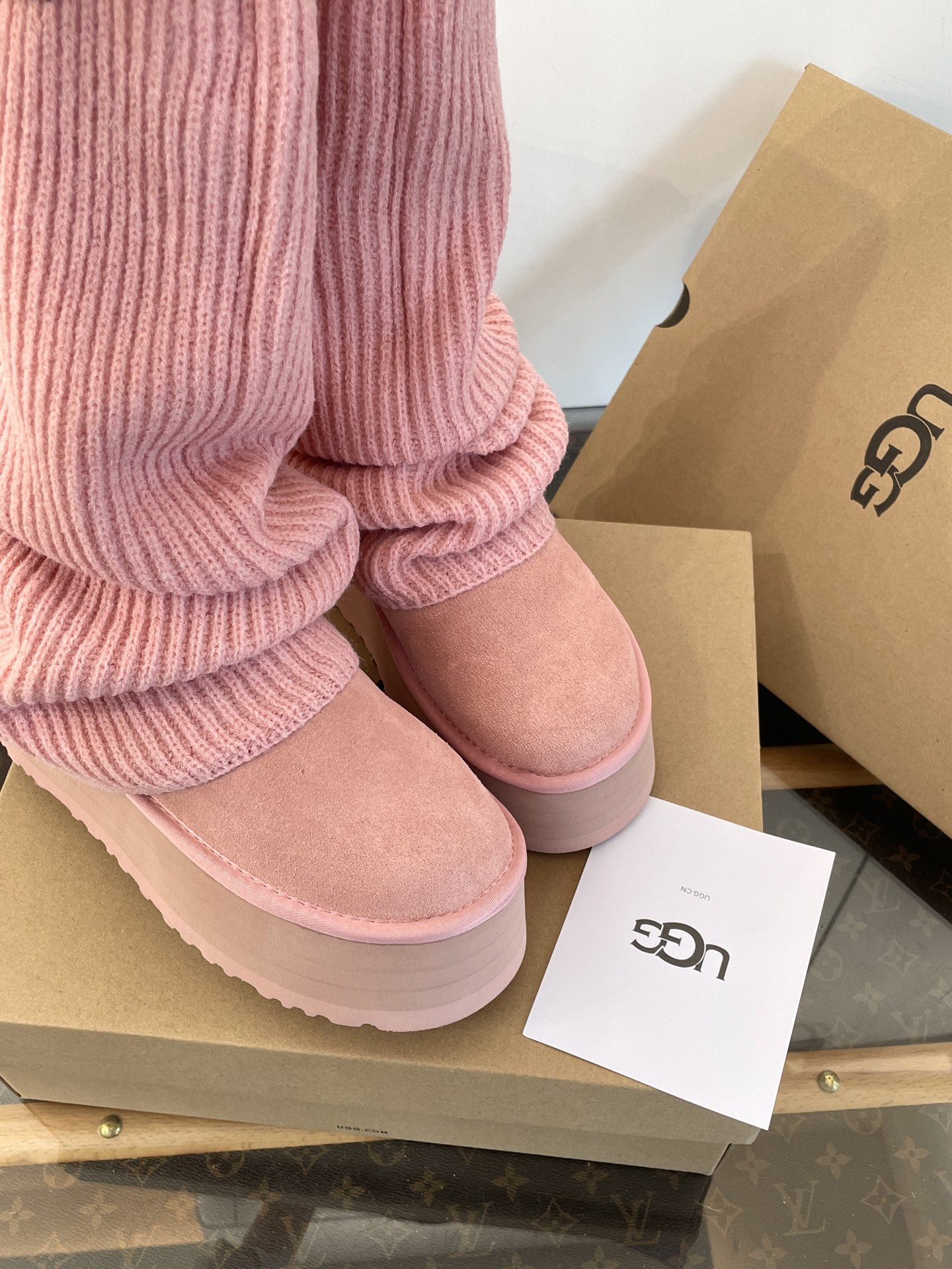 NO:594508,: More details. Pink and tender ~ super beautiful. Too girly. Wear socks together!  Double warmth. Socks are made of arctic velvet (acrylic 29+nylon 41+bt30), snow boots, boots, socks.19860909: 更多细节 粉粉嫩嫩～超美 太少女了 袜套一起穿！保暖加倍 袜子材质北极绒（晴纶29+尼龙41+bt30）,雪地靴,boots,socks,Women's Shoes
