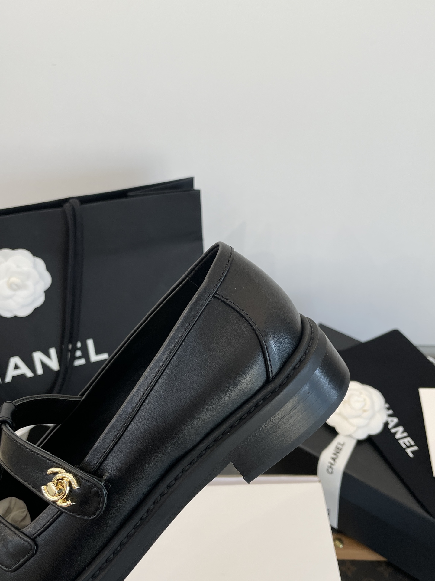 NO:614407,[Exclusive and consistent matching material] School bag gold buckle, exclusive original 1:1 molded custom zinc alloy ~ can be opened to freely adjust the comfort, strong antioxidant ability ~ long-lasting and not softening, midsole, exclusive original 1:1 molded, customized midsole imported from Italy, outsole, exclusive original 1:1 molded, customized Italian imported A-grade black core dyed genuine leather bottom ABS and cladding leather strips TU Tianpi VC welt EVA belly-filling car mark line super heavy industry!  !  It took a lot of effort and a lot of money to develop~ It is by no means a common product in the market~ It is a flash sale in the market currency version~ Those who understand the goods will naturally understand~ The quality of purchasing agents is absolutely completely different, loafers, loafers19860909【独家一致对版材质】 书包金扣独家原版1:1开模定制锌合金～可打开自由调节舒适度 抗氧化能力强～持久不软化 中底独家原版1:1开模定制意大利进口中底 大底独家原版1:1开模定制意大利进口A级黑芯透染真皮底ABS跟包层皮条TU天皮VC沿条EVA填腹车马克线超级重工！！ 花了很大心思.重金开发～ 绝不是市场很普通货～ 秒杀市场通货版本～懂货的自然懂～代购品质绝对完全不一样,乐福鞋,loafers,Women's Shoes