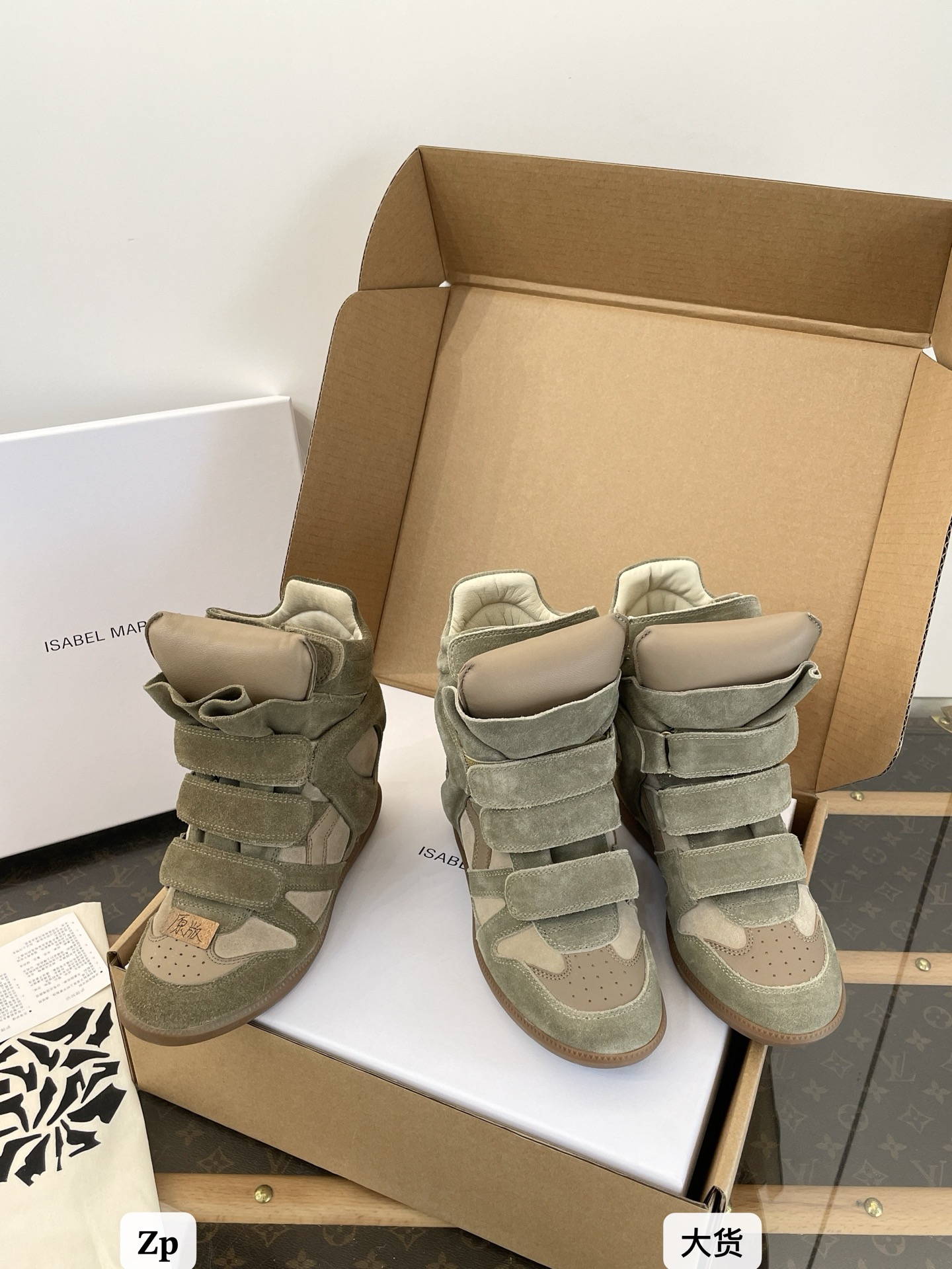 NO:647547,The original large-scale products are exclusively purchased from the counters in the market. We don’t make products based on pictures. We don’t just brag that we are the same. Seeing is believing. The comparison pictures are the greatest sincerity in development. Snow boots, boots19860909原版大货 市场独家购入专柜 并不是看图做货～不会只吹嘘自己一样～眼见为实～对比图就是最大的开发诚意,雪地靴,boots,Women's Shoes