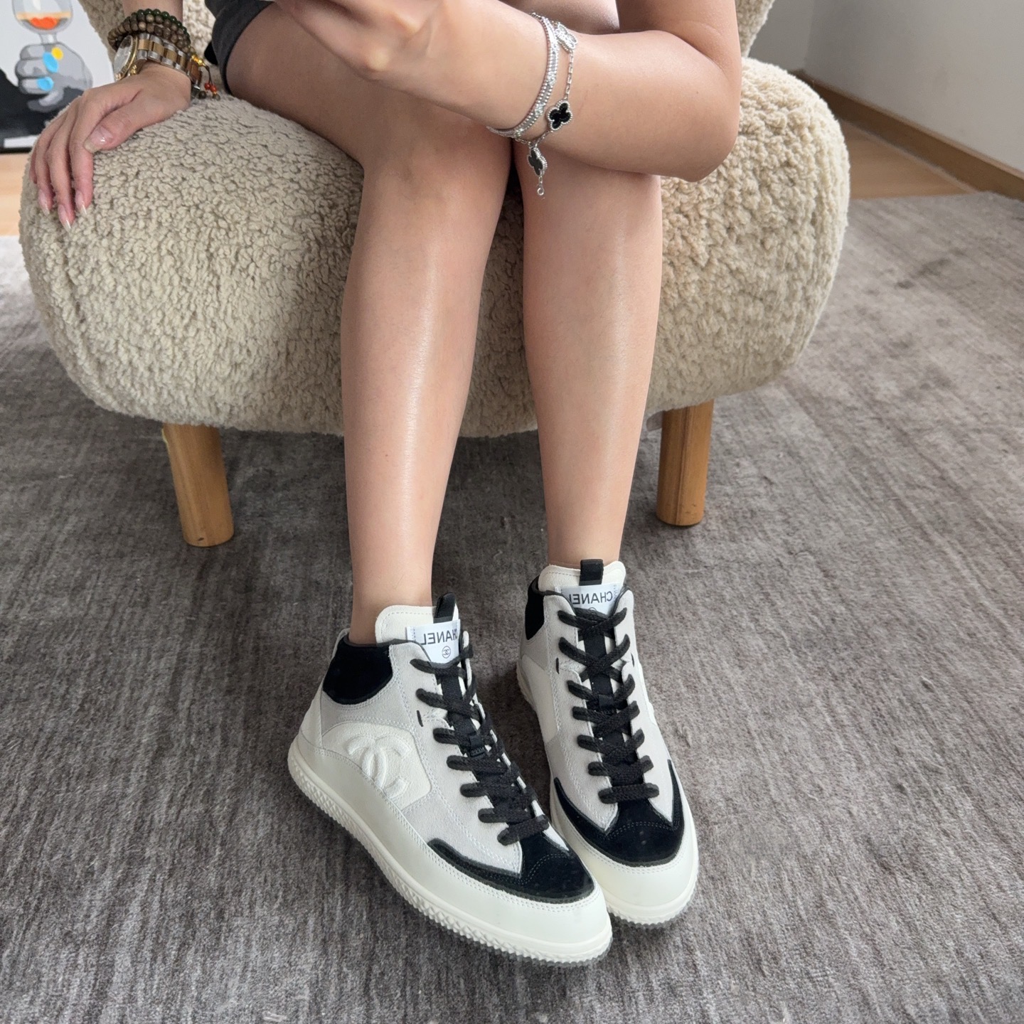 NO:679381,High-tops make your feet look slimmer. They look ordinary. They look so beautiful on your feet. They are versatile in all seasons, casual shoes/sports shoes, sneakers.19860909高帮才显瘦脚看似平平无奇～上脚绝美～四季百搭,休闲鞋/运动鞋,sneakers,Women's Shoes