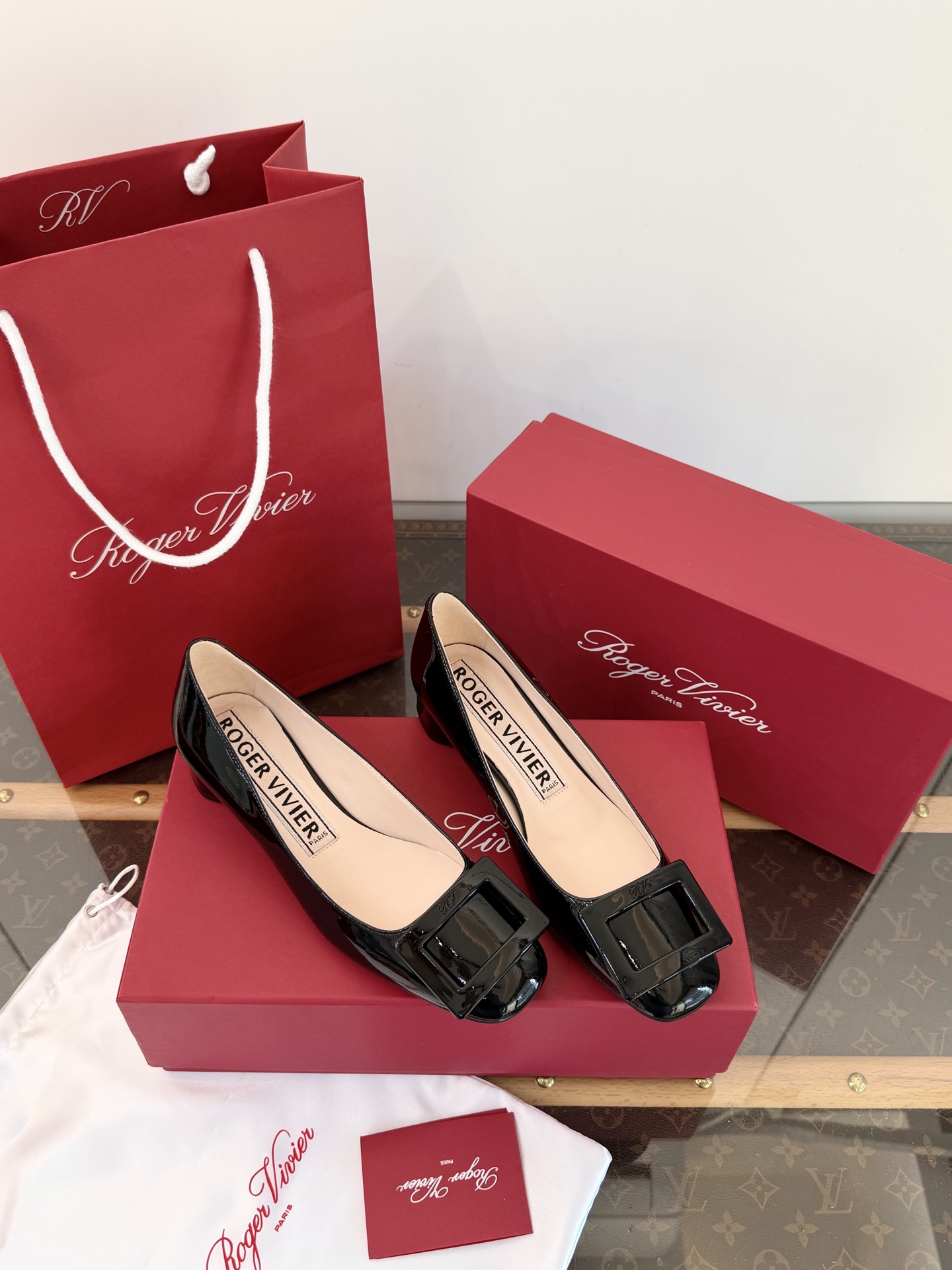 Roger Vivier Belle Vivier escarpins en cuir verni avec boucle carrée métallique, qualité top, talon carré oblique ultra stable