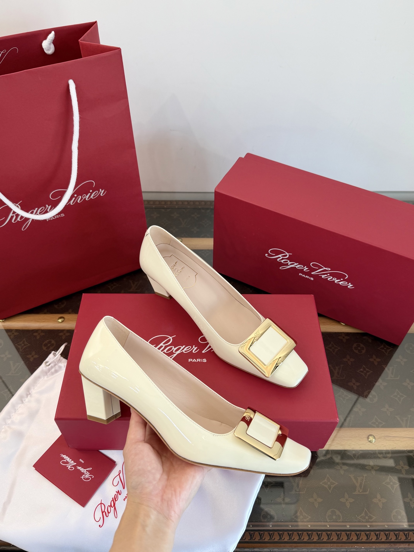 Roger Vivier Belle Vivier 메탈 스퀘어 버클 에나멜 하이힐 최고급 구매대행급 사선 스퀘어 청키힐 초안정