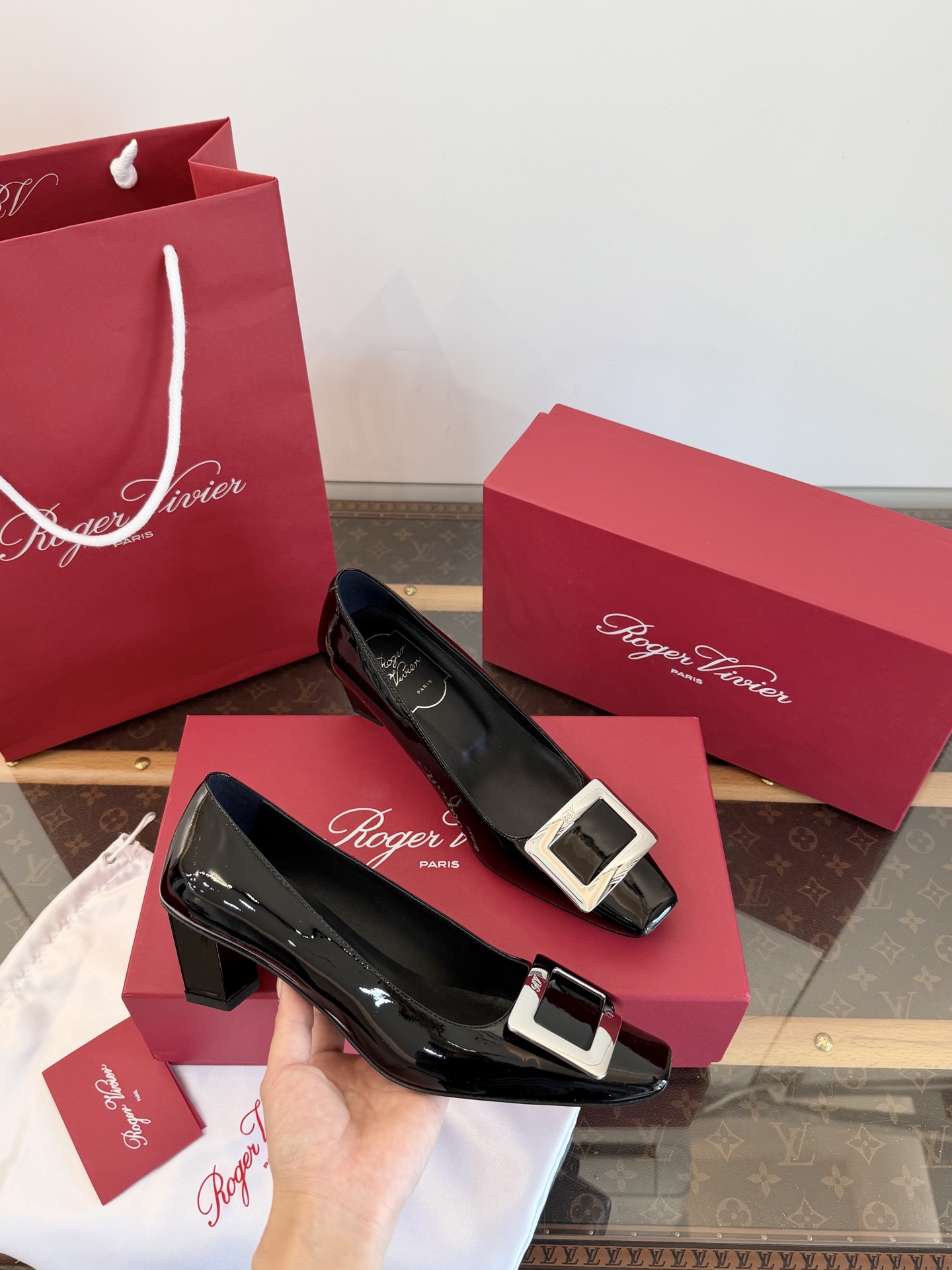 Roger Vivier Belle Vivier 메탈 스퀘어 버클 에나멜 하이힐 최고급 구매대행급 사선 스퀘어 청키힐 초안정