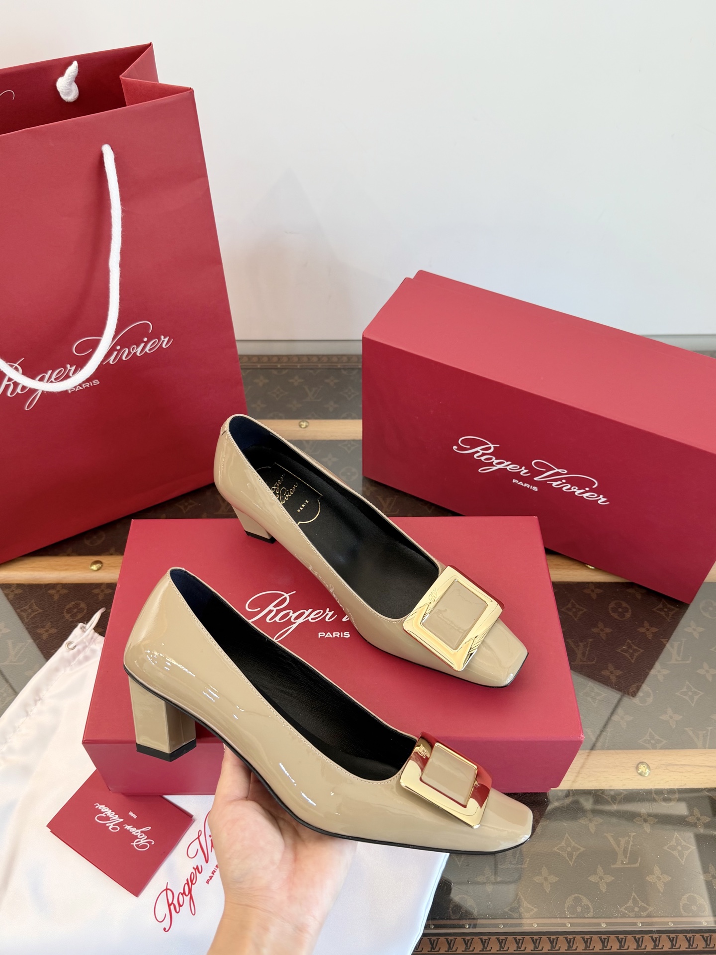 Roger Vivier Belle Vivier 메탈 사각 버클 에나멜 하이힐 최고급 구매대행급 사선 사각 굵은 굽 초안정