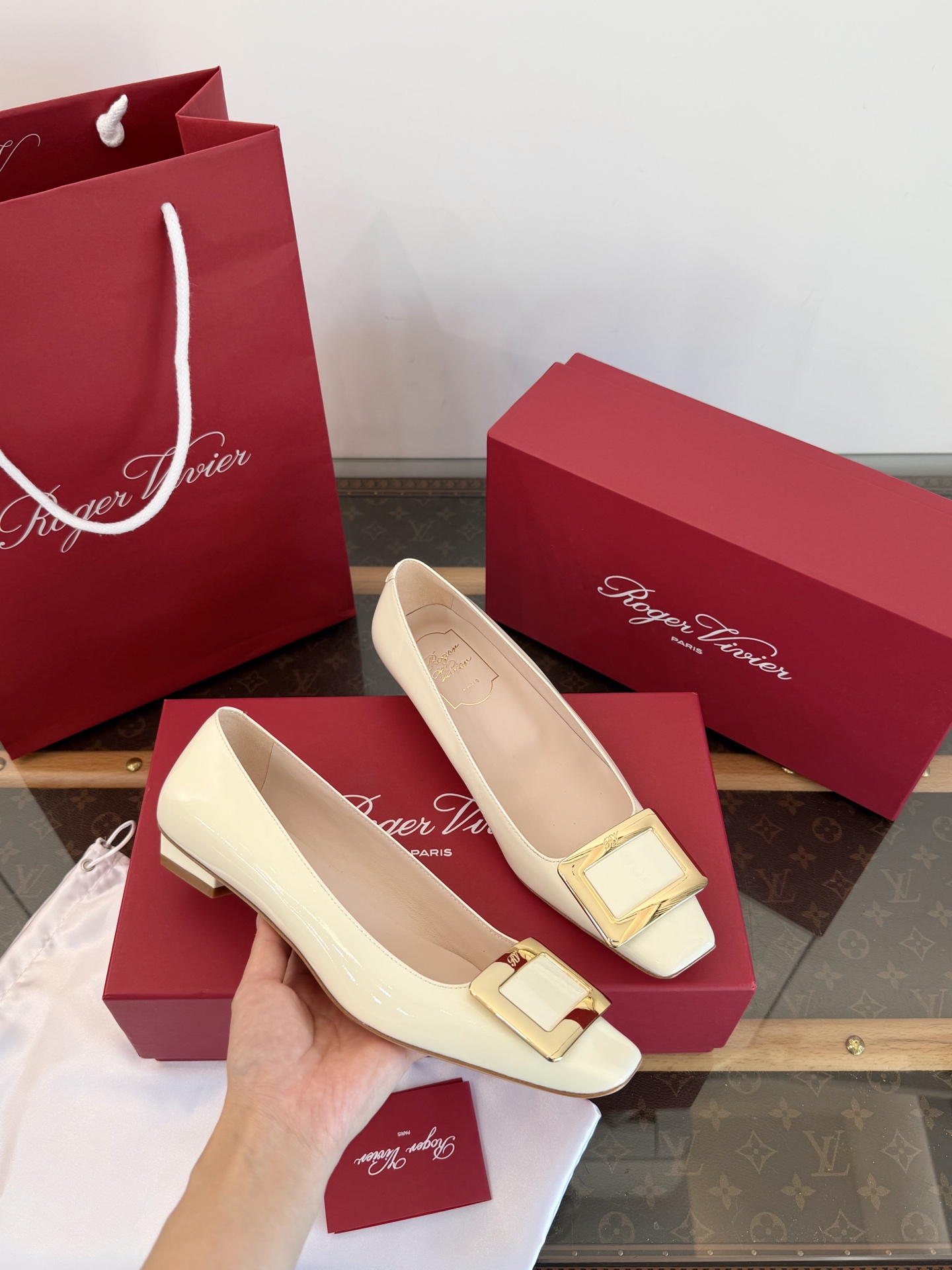 Roger Vivier Belle Vivier 메탈 스퀘어 버클 에나멜 하이힐 최고급 구매대행급 사선 스퀘어 청키힐 초안정