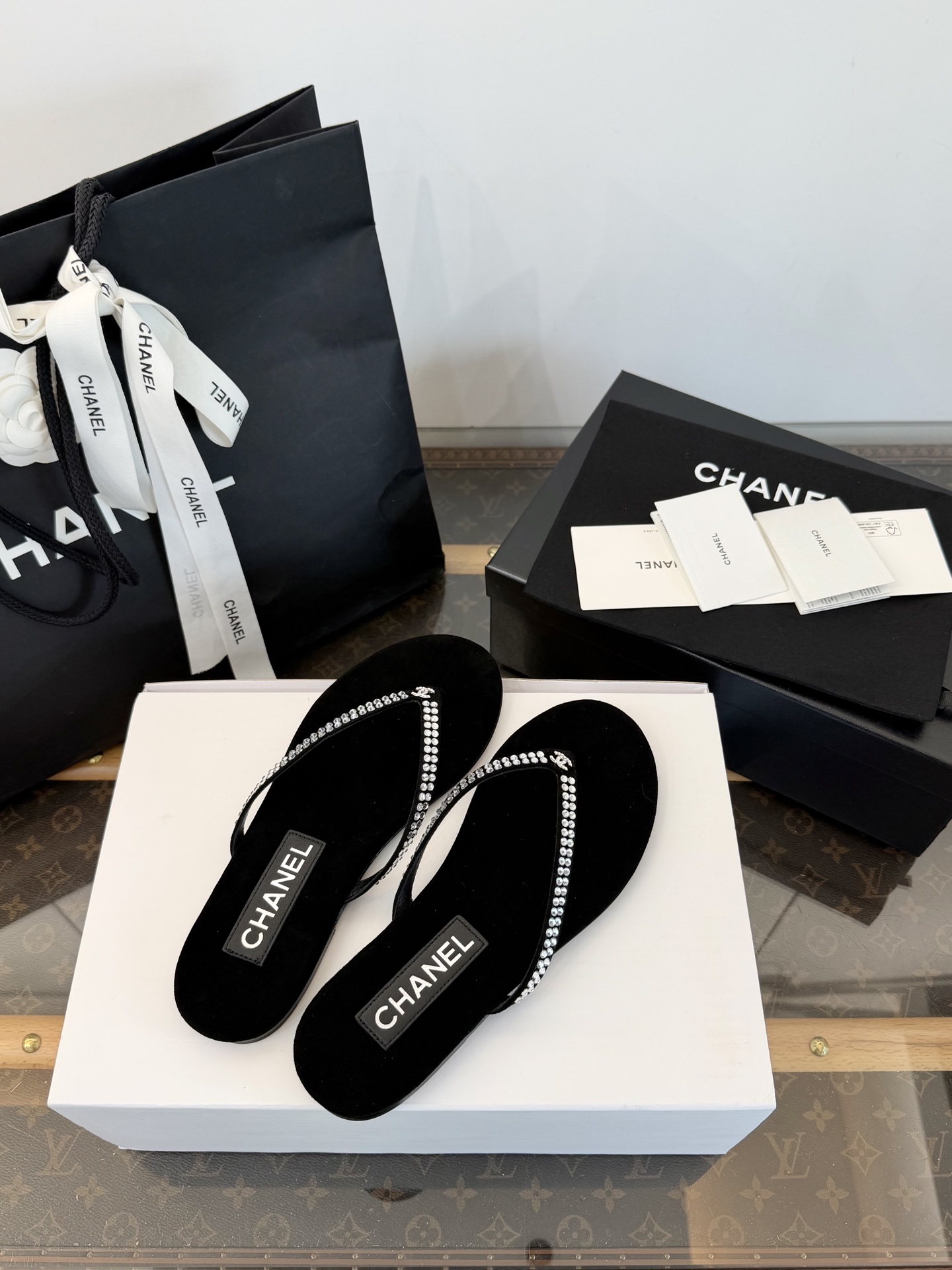 NO:782582,Made in Wandan *||Small perfume rhinestone flip-flops [top high-end quality from Wandachang] The rhinestone-embellished shoelaces are bu ling bu ling~ They look so beautiful on your feet~ They look whiter and slimmer~ Exquisite and high-end~ Fashionable and fashionable!  !  Summer daily travel ~ staycation ~ easy hod for various occasions ~ of course summer must be beautiful. Different market currency ~ high-end quality is definitely different!!: 35, 36, 37, 38, 39, 40, split-toe shoes, slippers19860909莞产 *||小香水钻夹脚人字拖鞋【莞大厂顶级高端品质】 水钻点缀鞋带bu ling bu ling的～上脚太美了～显白又显瘦～精致高级～时髦洋气！！ 夏天日常出行～居家度假～轻松hod住各种场合～夏天当然就得美美哒 区别市场通货～高端品质绝对不一样!! : 35、36、37、38、39、40、,分趾鞋,slippers,Women's Shoes