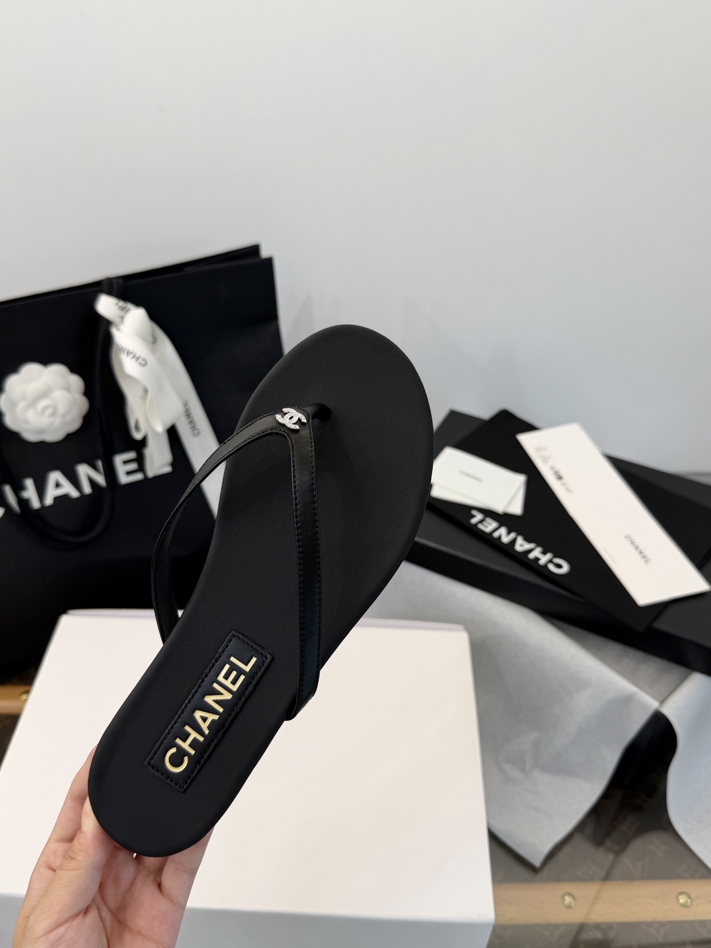 NO:888348,①Imported hybrid sheepskin for the uppers ②Imported lambskin for the feet ③Exclusive original 1:1 molding of the outsole, Italian imported A-grade leather outsole. Different market currency ~ high-end quality is definitely different: 35, 36, 37, 38, 39, 40, slippers, slippers, sheepskin, Leather soles19860909①鞋面进口混种羊皮 ②垫脚进口小羊皮 ③大底独家原版1:1开模意大利进口A级真皮大底 区别市场通货～高端品质绝对不一样 : 35、36、37、38、39、40、,拖鞋,slippers,sheepskin,Leather soles,Women's Shoes