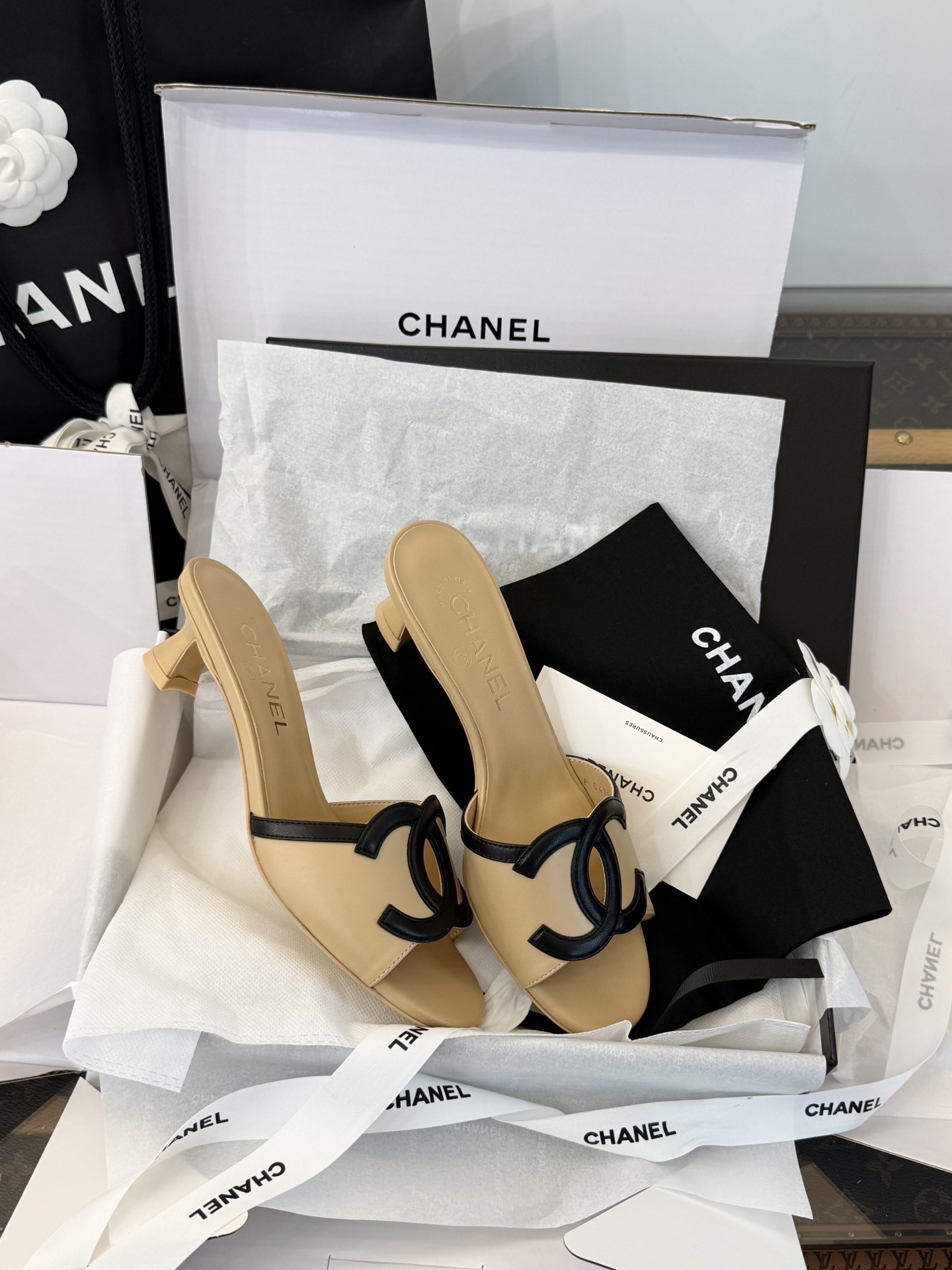 NO:815908,Receive gifts... Make sure our full set of high-end packaging pursues perfection inside and out. You only need a fraction and accidentally save thousands on slippers and slippers.19860909收礼物啦…… 认准咱家全套高档包装 里里外外追求极致 只需一个零头、一不小心就省了大几千,拖鞋,slippers,Women's Shoes