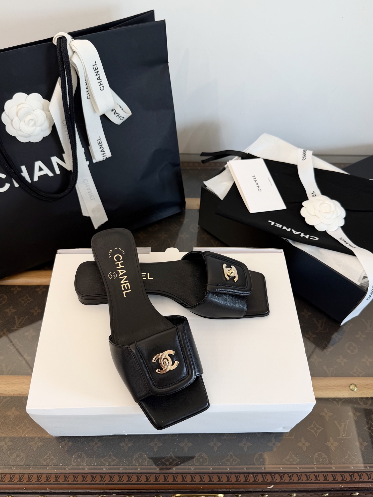 CHANEL Printemps-Été sandales plates, tongs – teint clair, élégant – qualité supérieure