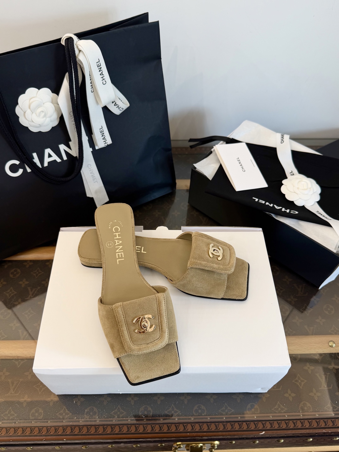 CHANEL Printemps-Été sandales plates, tongs – teint clair, élégant – qualité supérieure