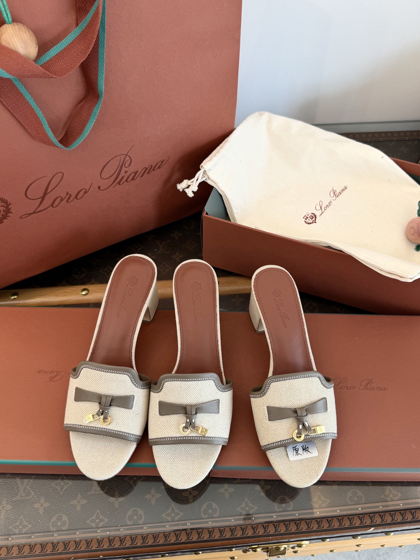 NO:888320,Original bulk goods. Exclusive purchase counter in the market. Real super purchasing version~exactly the same~99 degree of restoration, slippers, slippers19860909原版大货 市场独家购入专柜 真正的超代购版本～分毫不差～还原度99,拖鞋,slippers,Women's Shoes