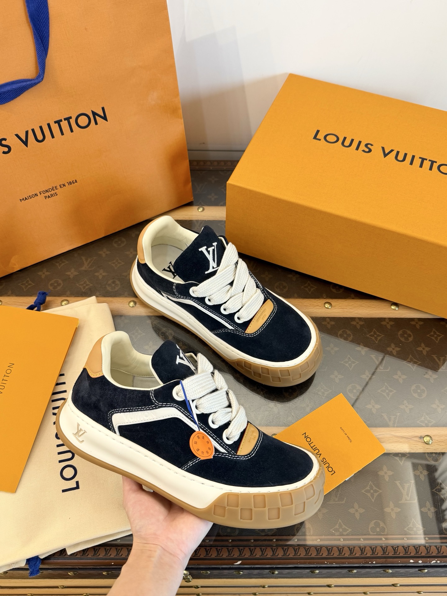 LOUIS VUITTON Trainer 2026 замшавы пацёрты стыль кеды топ-якасць пацёрты стыль топ-якасць дайгоўскай якасці