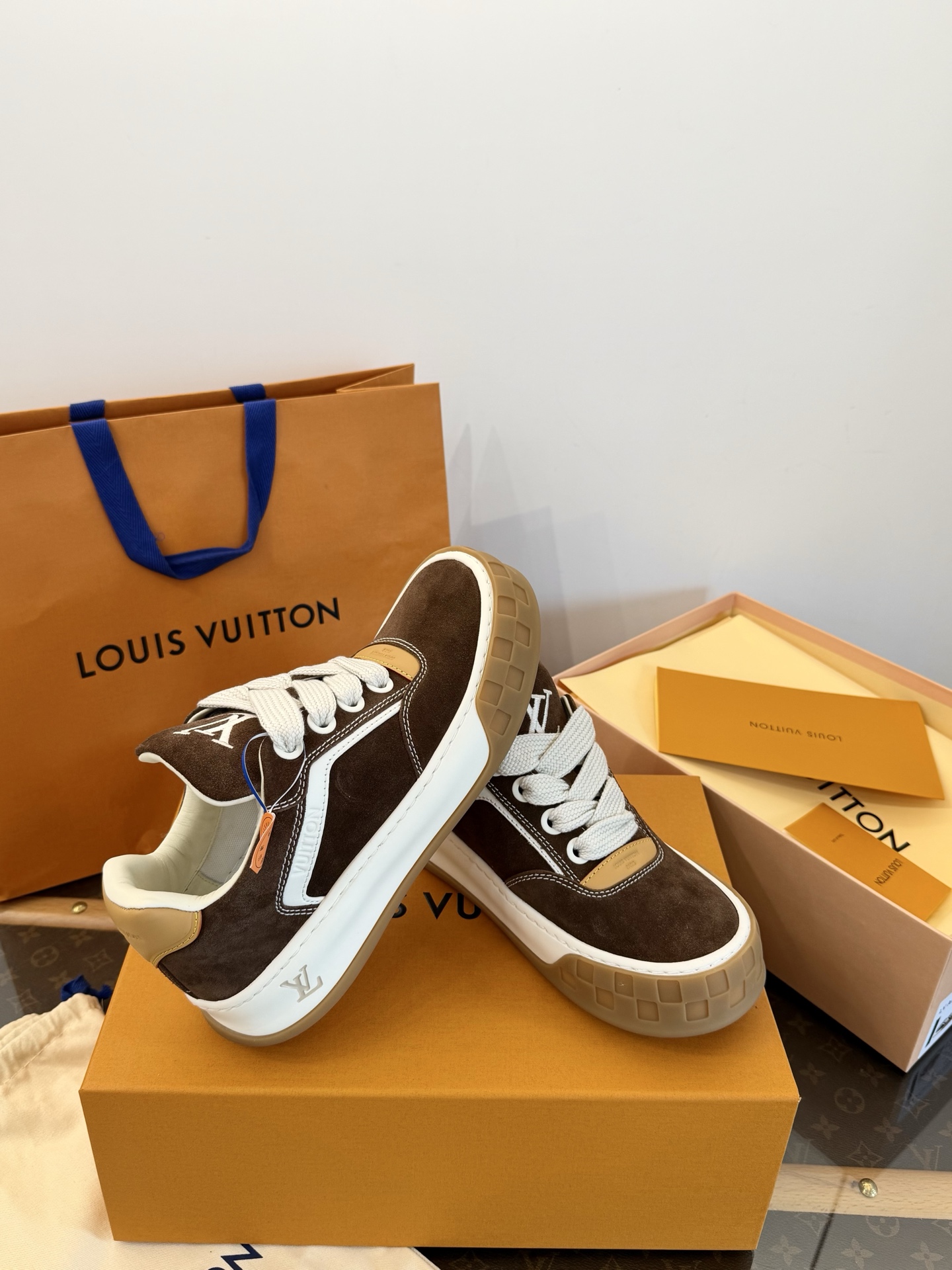 LOUIS VUITTON Trainer 2026 замшавы пацёрты стыль кеды топ-якасць пацёрты стыль топ-якасць дайгоў