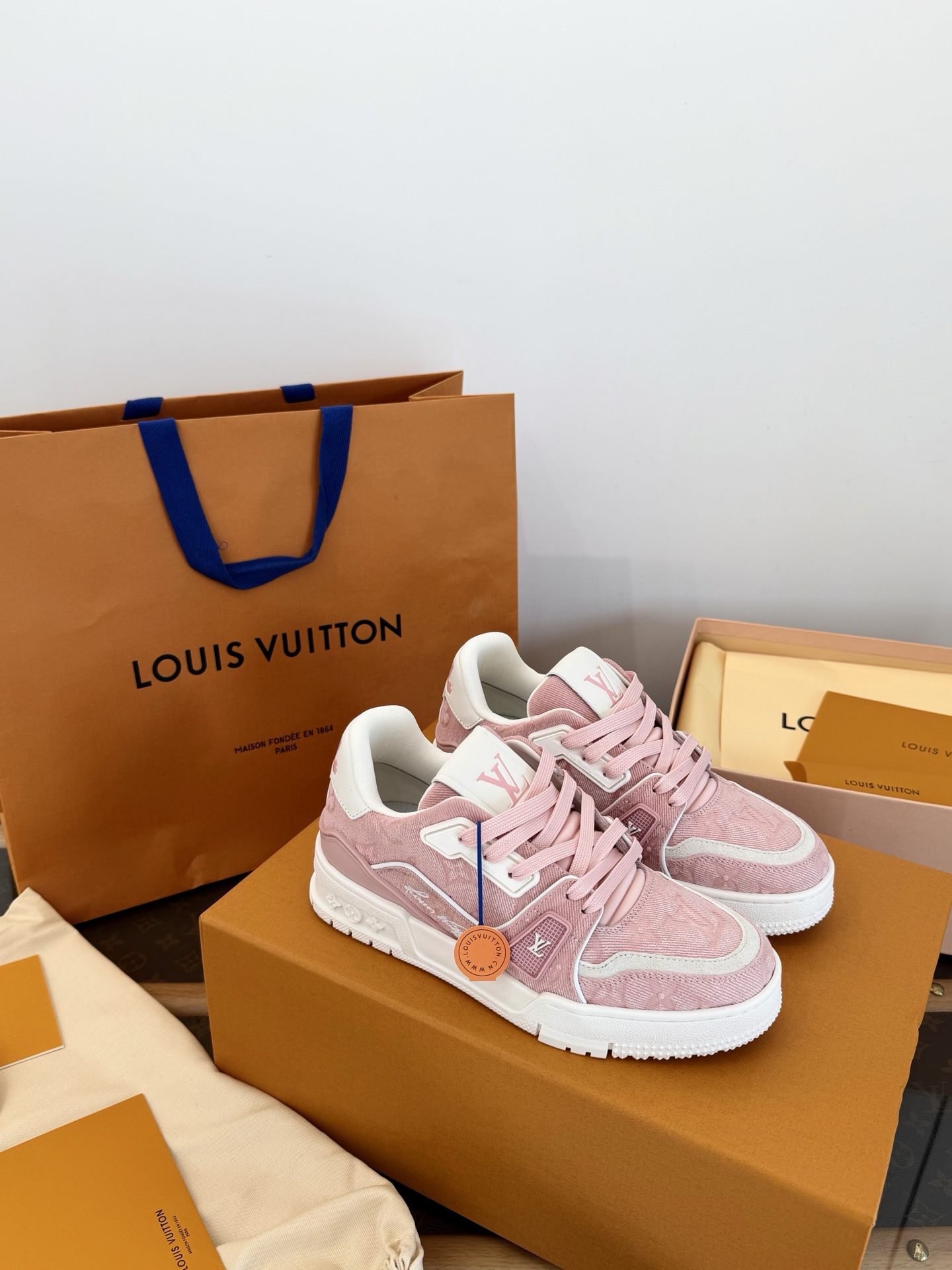 LOUIS VUITTON Trainer 2026スエード加工レトロ風 スニーカー 最高級素材 レトロ風 最高級代行品質
