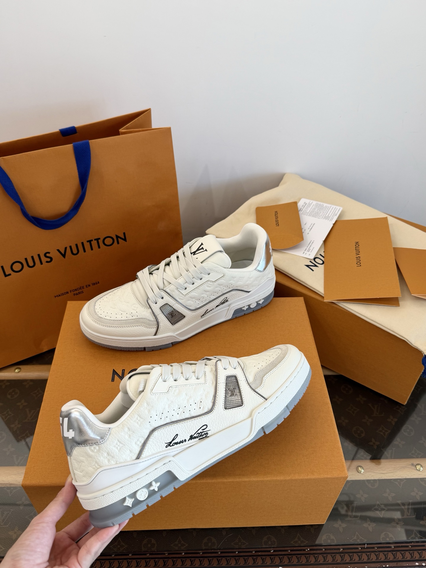 LOUIS VUITTON Trainer 2026スエードヴィンテージ風 スニーカー 最高級素材 ヴィンテージ風 最高級代行品質