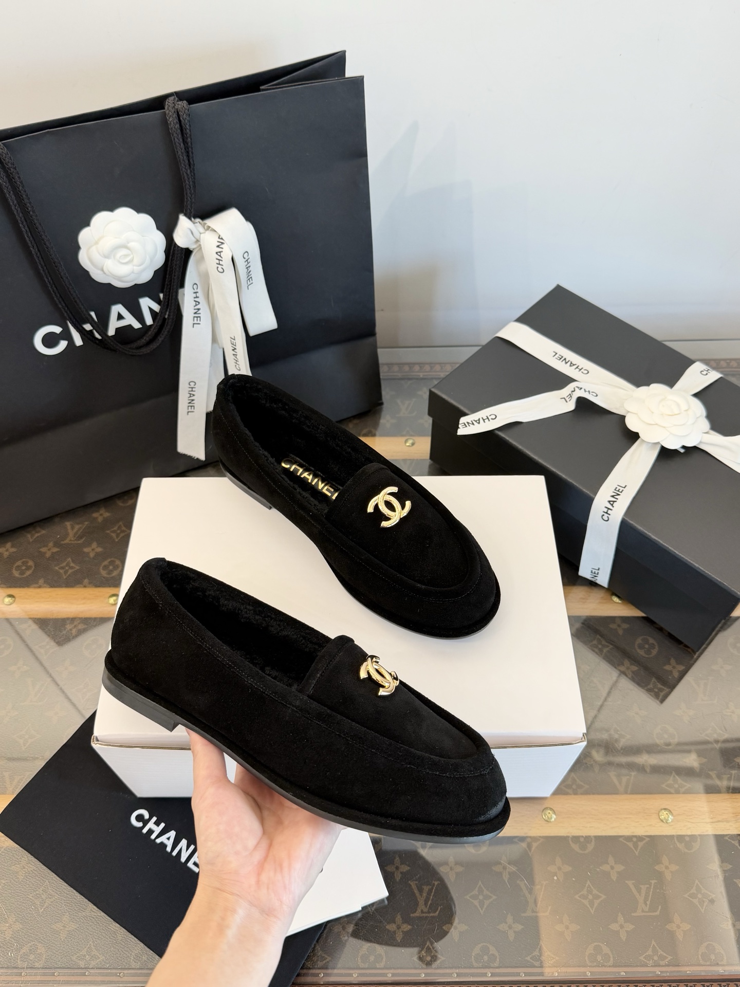 CHANEL 黑色麂皮 雙C logo 毛毛裡 樂福鞋