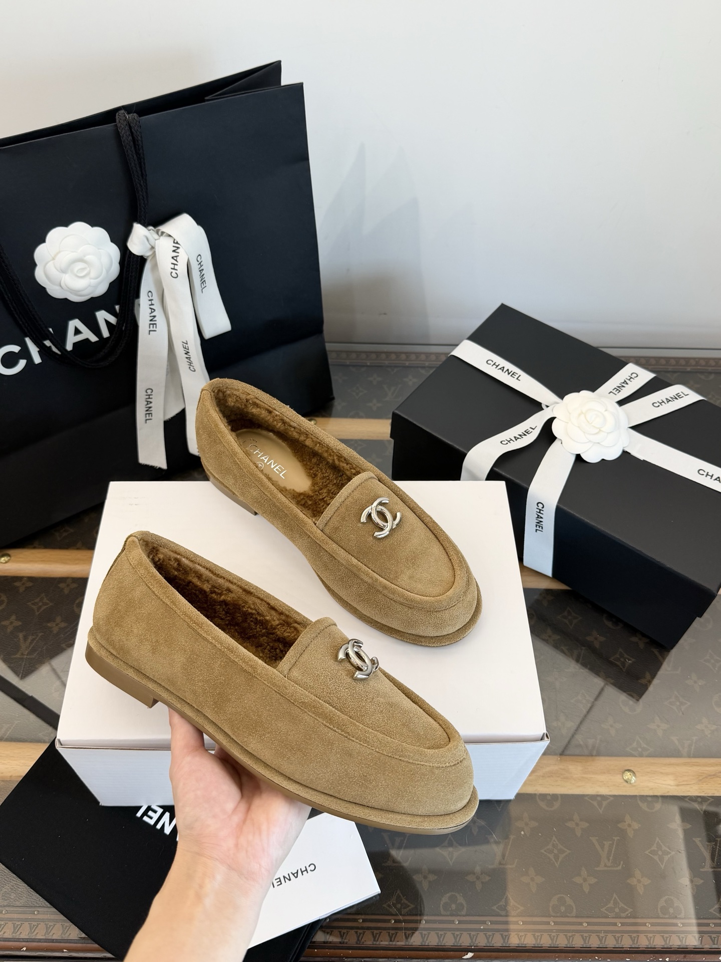 CHANEL 麂皮 雙C logo 毛毛裡 樂福鞋