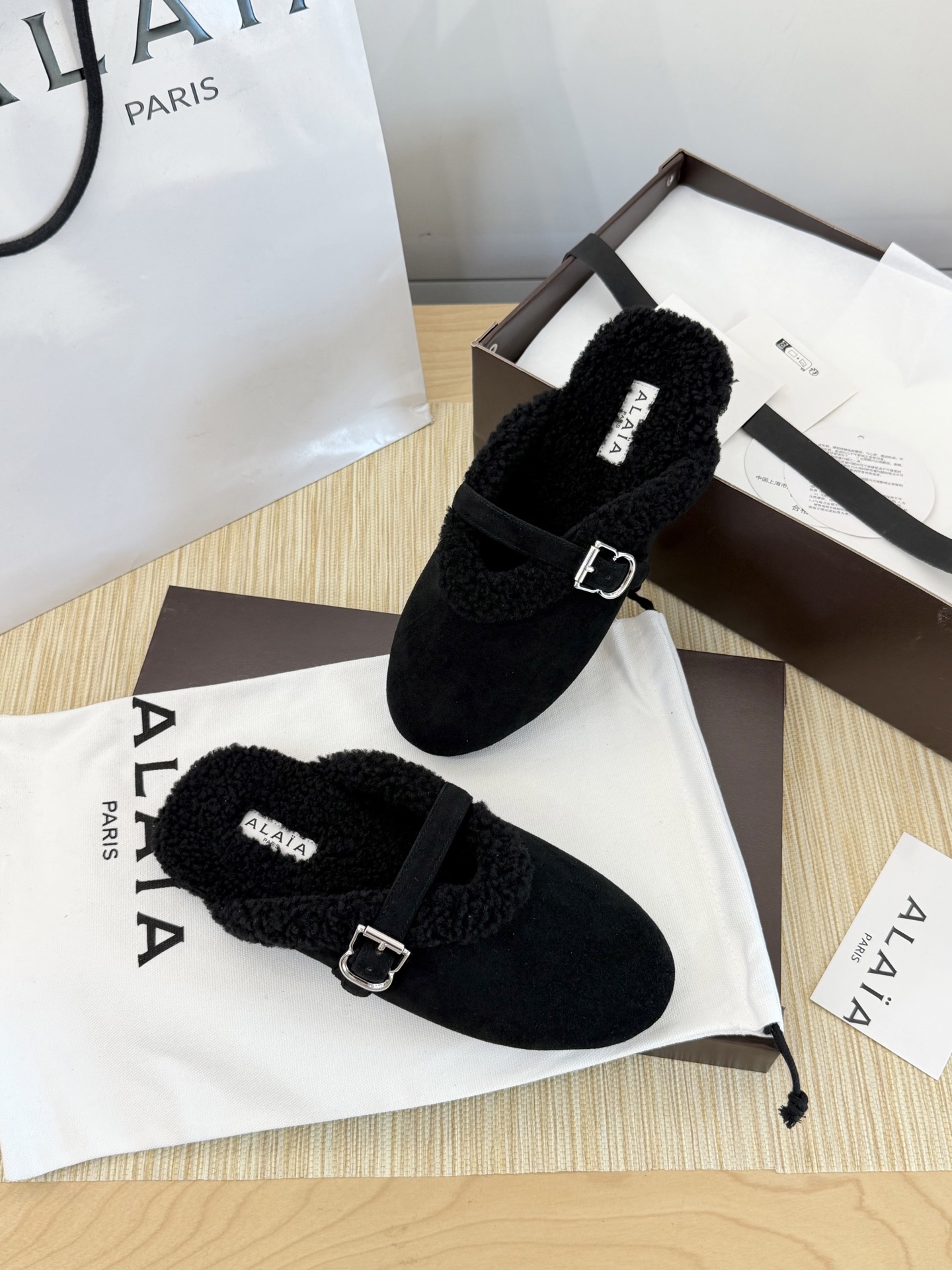 ALAIA 穆勒鞋 麂皮 羊羔毛 金屬扣