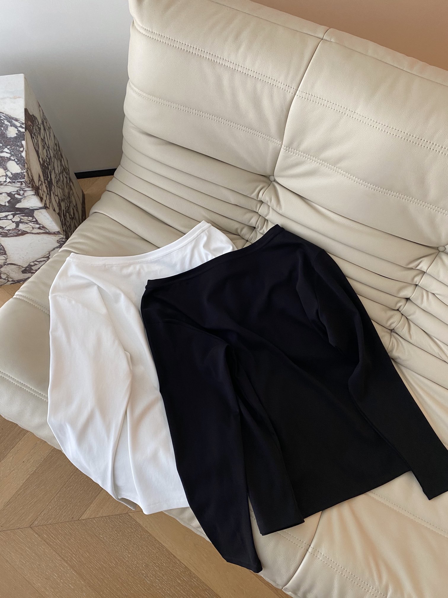 “24FW Cotton T-Shirts for Single Women: Versatile and Stylish U-Collar Design” - 图片 6