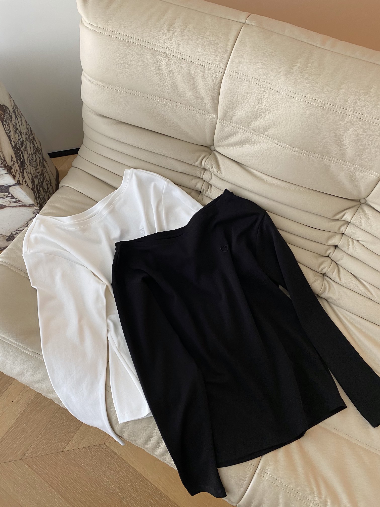 “24FW Cotton T-Shirts for Single Women: Versatile and Stylish U-Collar Design”