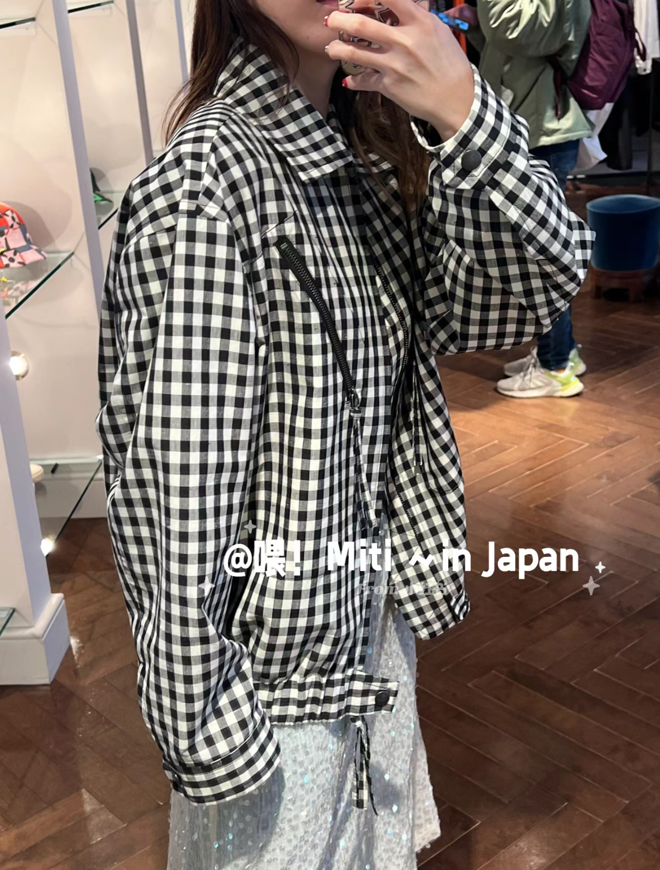 Article Summary: Queen’s Thong Coat and the Color at the Tip of the Heart - 图片 3